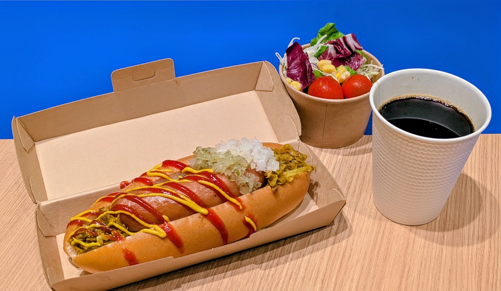 【おひにち限定】急ぎの朝におすすめ★お部屋でホットドッグ朝食BOXを食べてパークへGO！