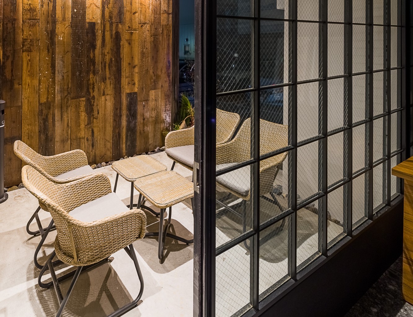 ご朝食会場　複数人用の席