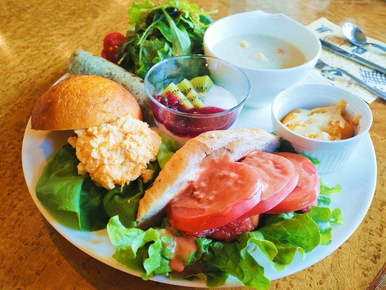 ◇朝食のみ１食付プラン◇こだわりの洋風朝食ディッシュを食べながら、静かな森で素敵な朝の目覚めを。