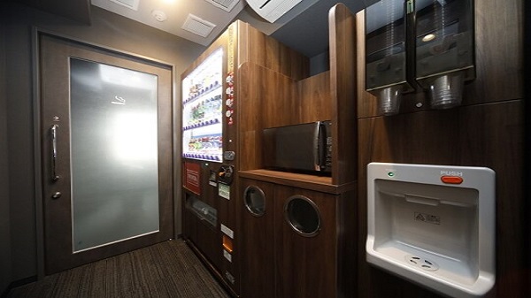 ◆自動販売機・製氷機　自動販売機は1・3・6・9・12階、製氷機は6・12階♪