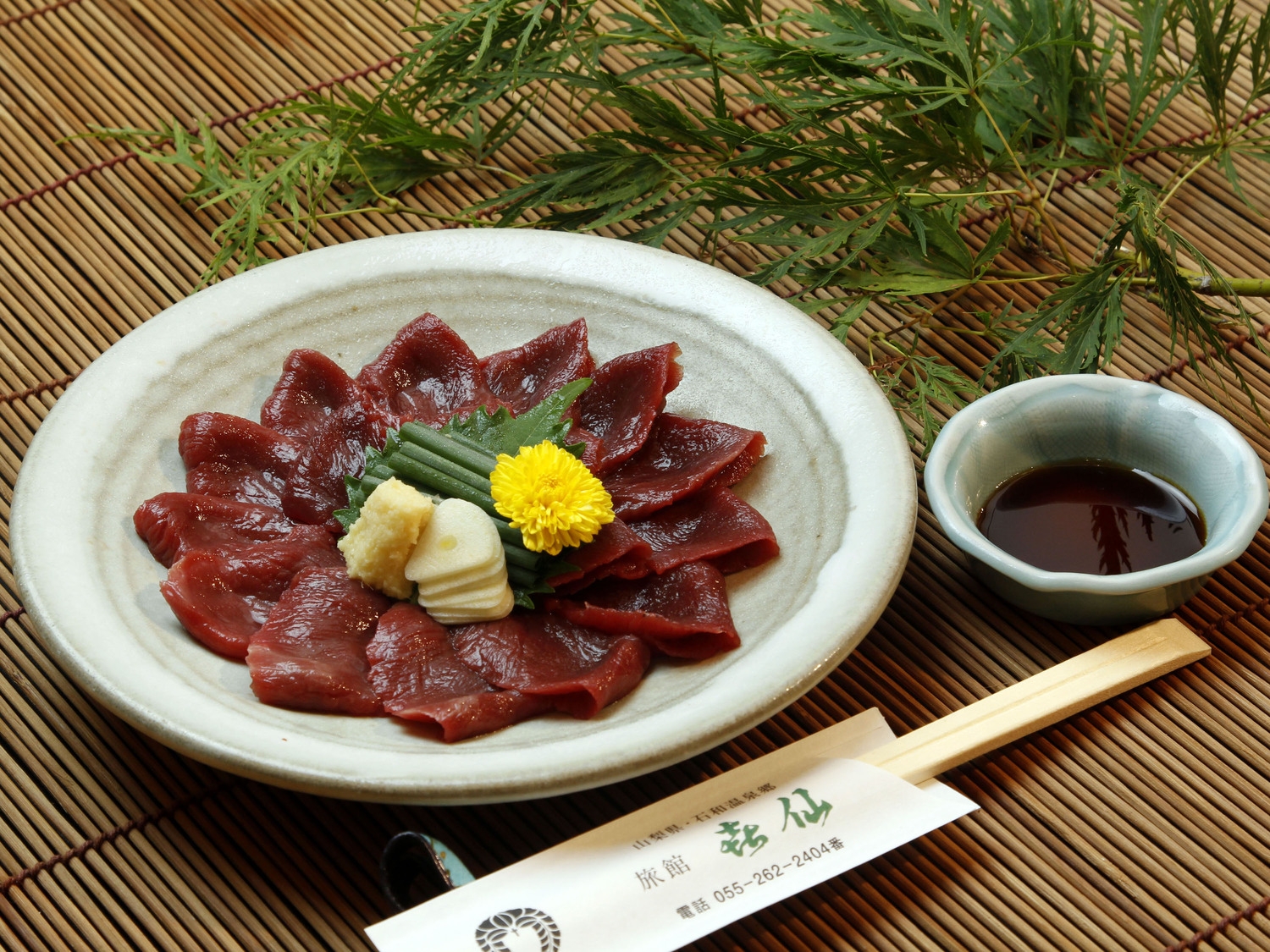 甲州名物馬刺しとクリスタルポークしゃぶしゃぶプラン　（食事はお食事会場）