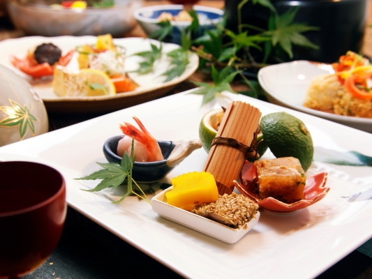 甲州名物馬刺しとクリスタルポークしゃぶしゃぶプラン　（食事はお食事会場）