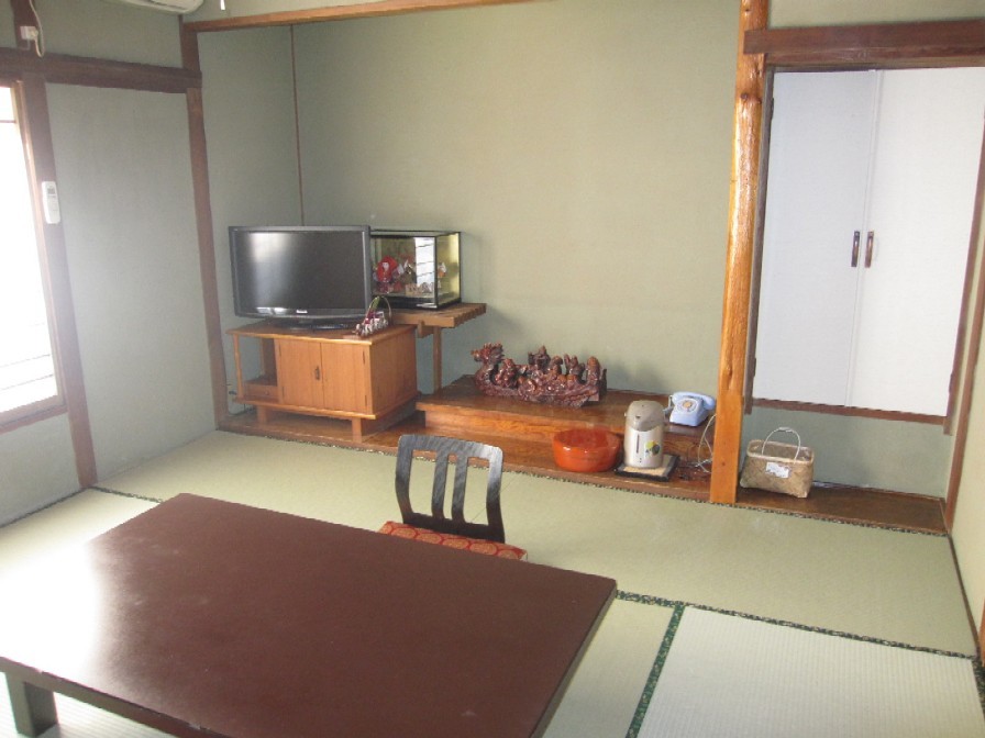 Annex: 8 tatami mats; 4.5 tatami mats + wide veranda