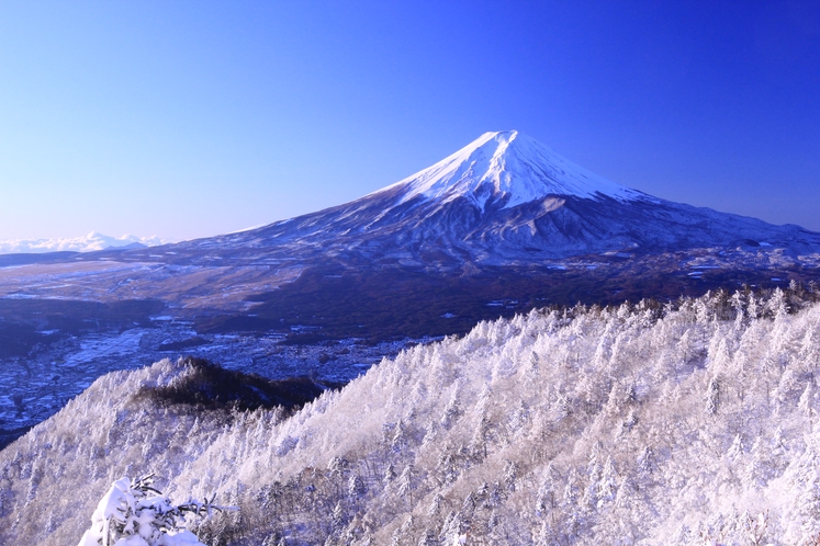2月の富士山（三つ峠より撮影）