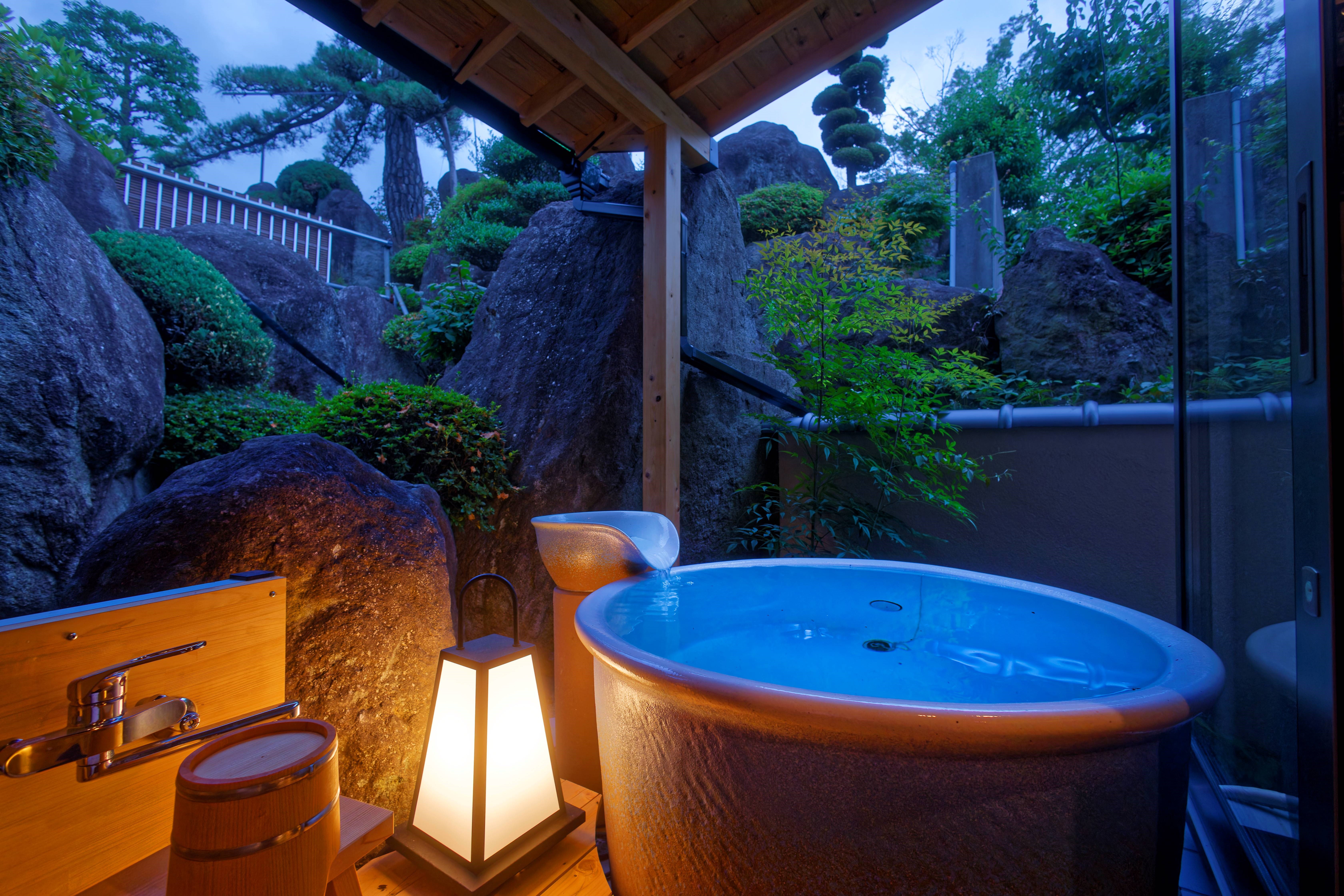 客室庭園露天風呂（２４６）