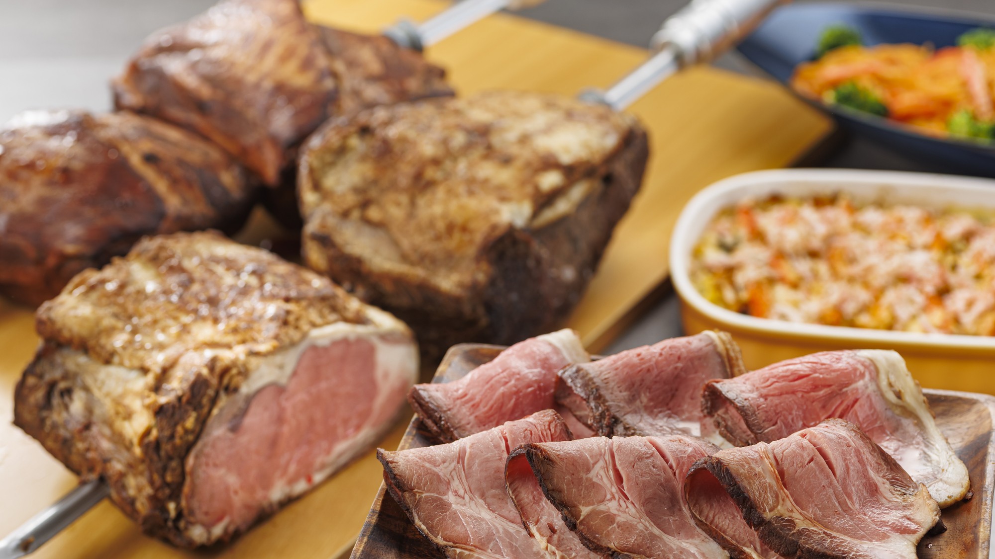 シェフがその場で切り分ける絶品シュラスコ