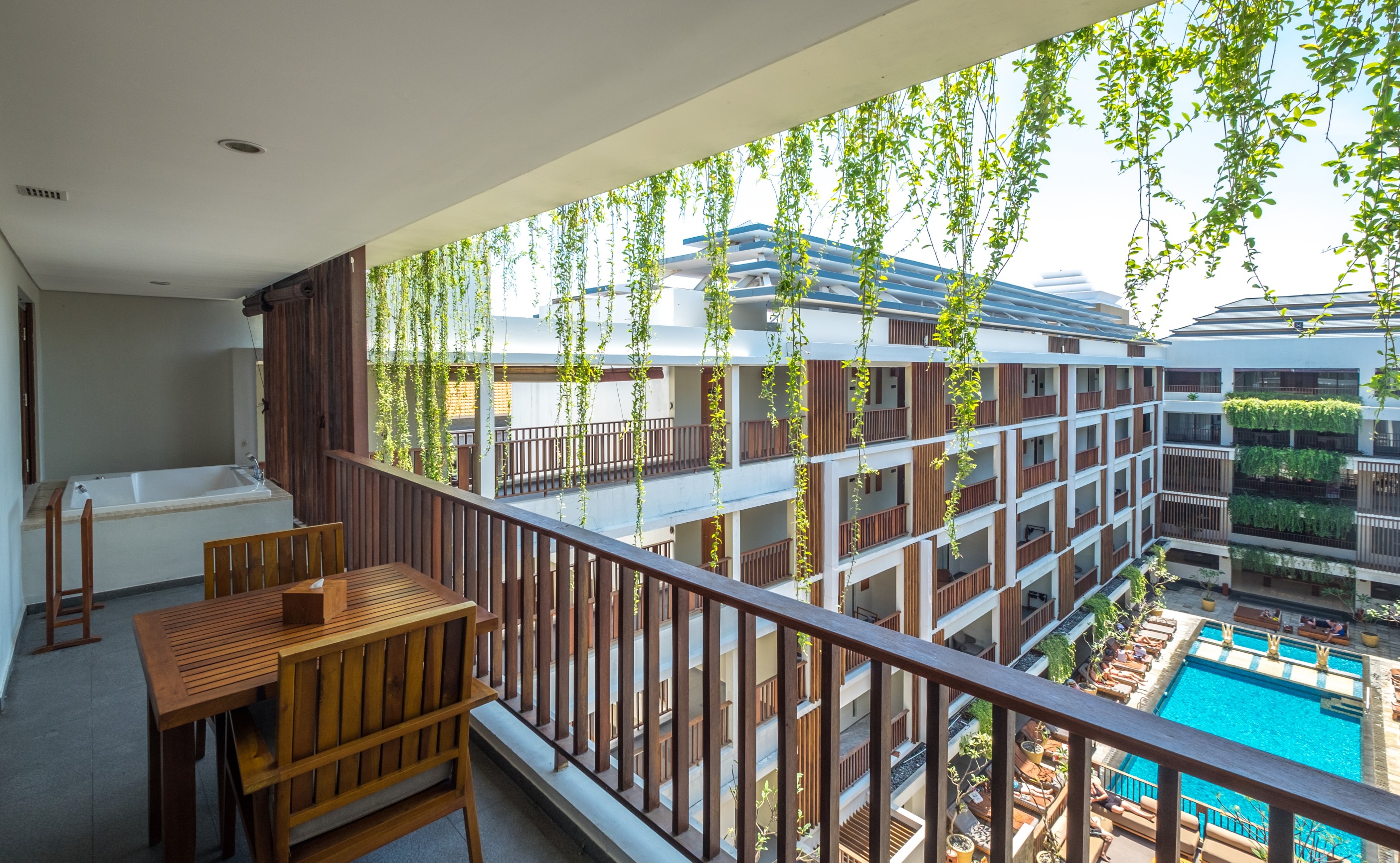 マガ二 スイート プール ビュー（85平米）－例