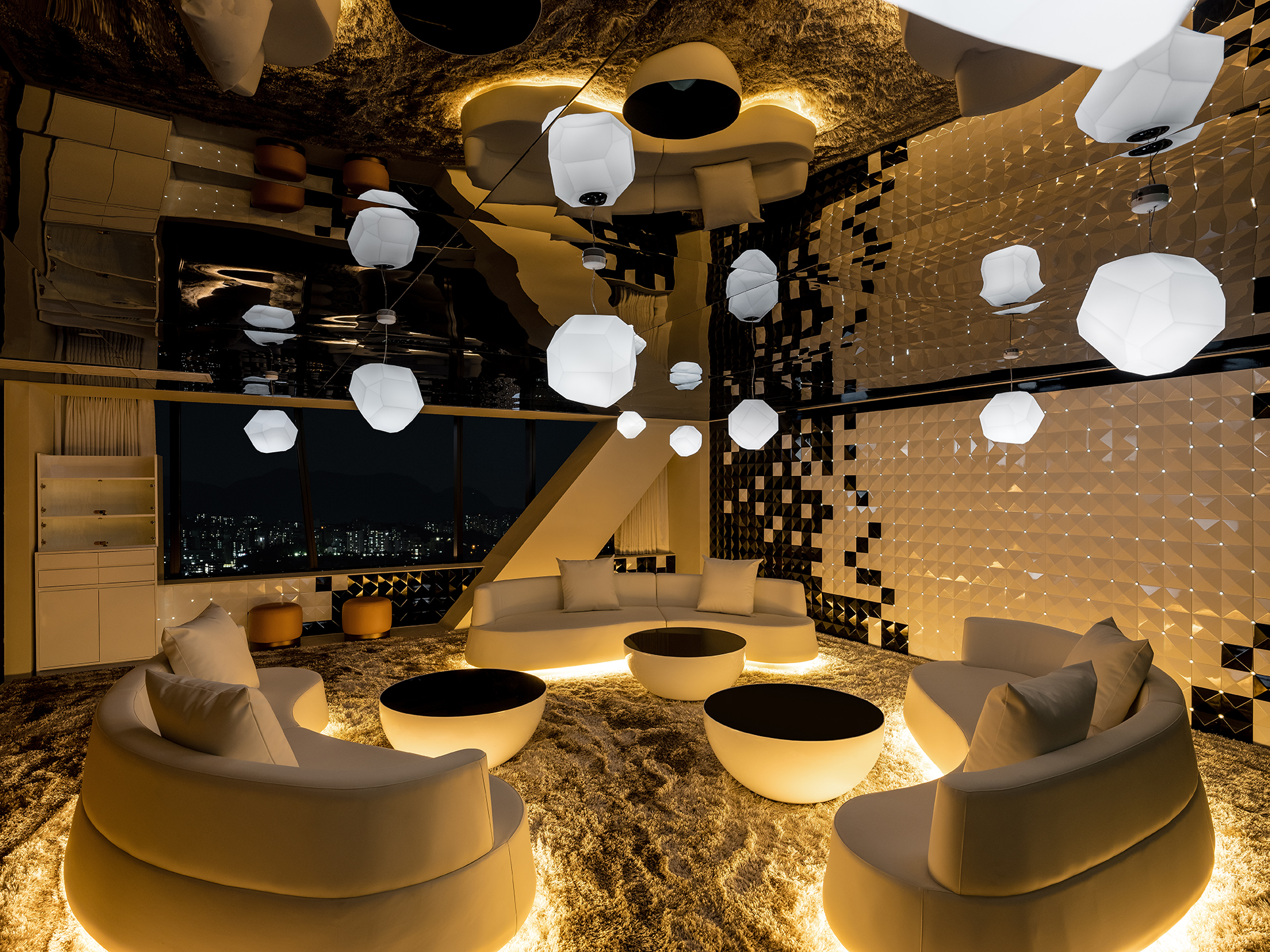 スパイ＆パーティルーム