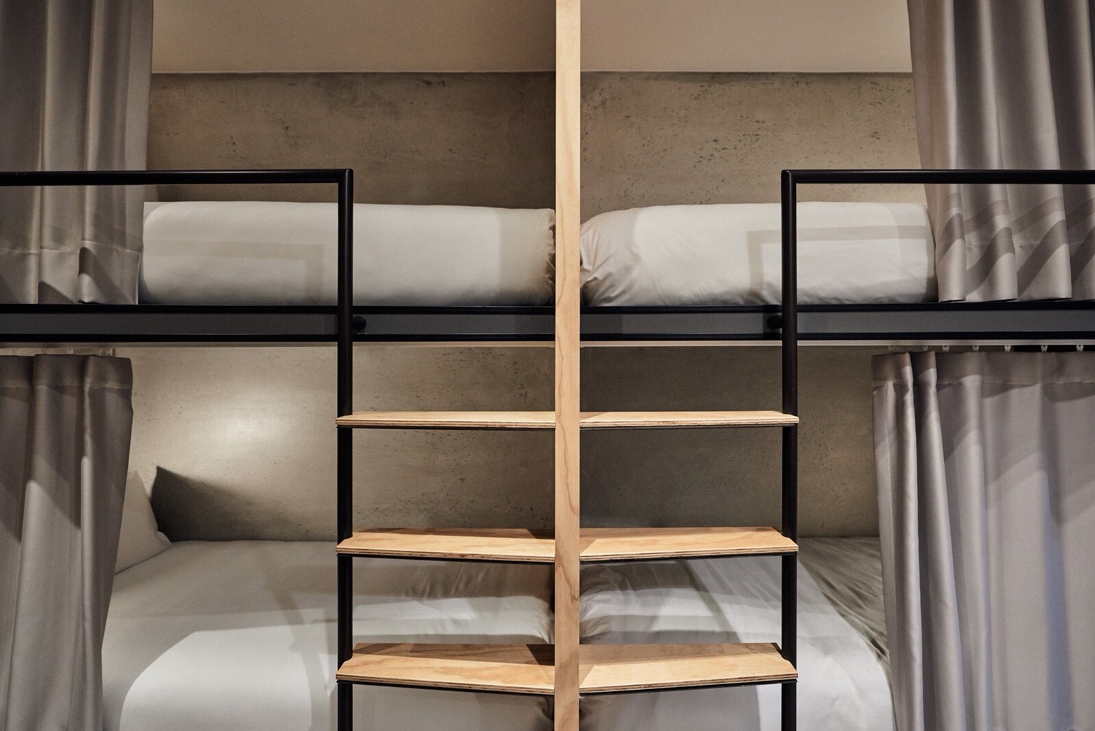 ドミトリールーム(男女別共有トイレ)