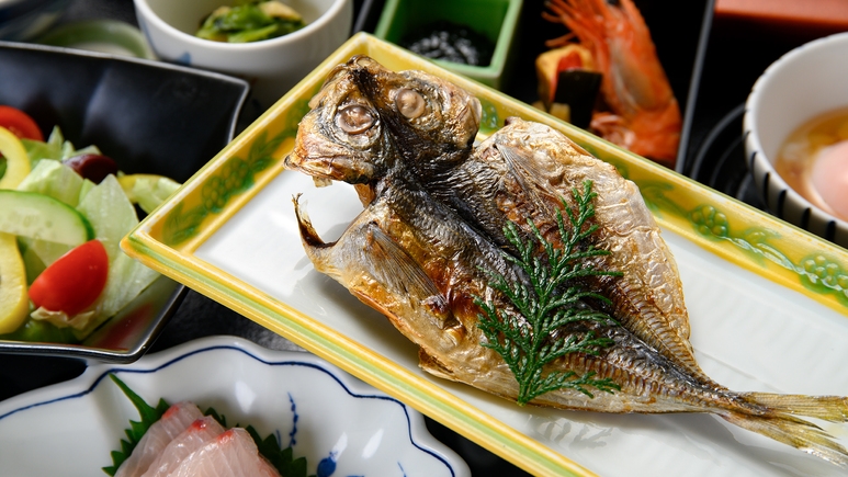 【夕朝部屋食】■人気トップ3■お料理贅沢！金目鯛煮付×A5ランク鹿児島牛×釜鶴プレミアム干物付