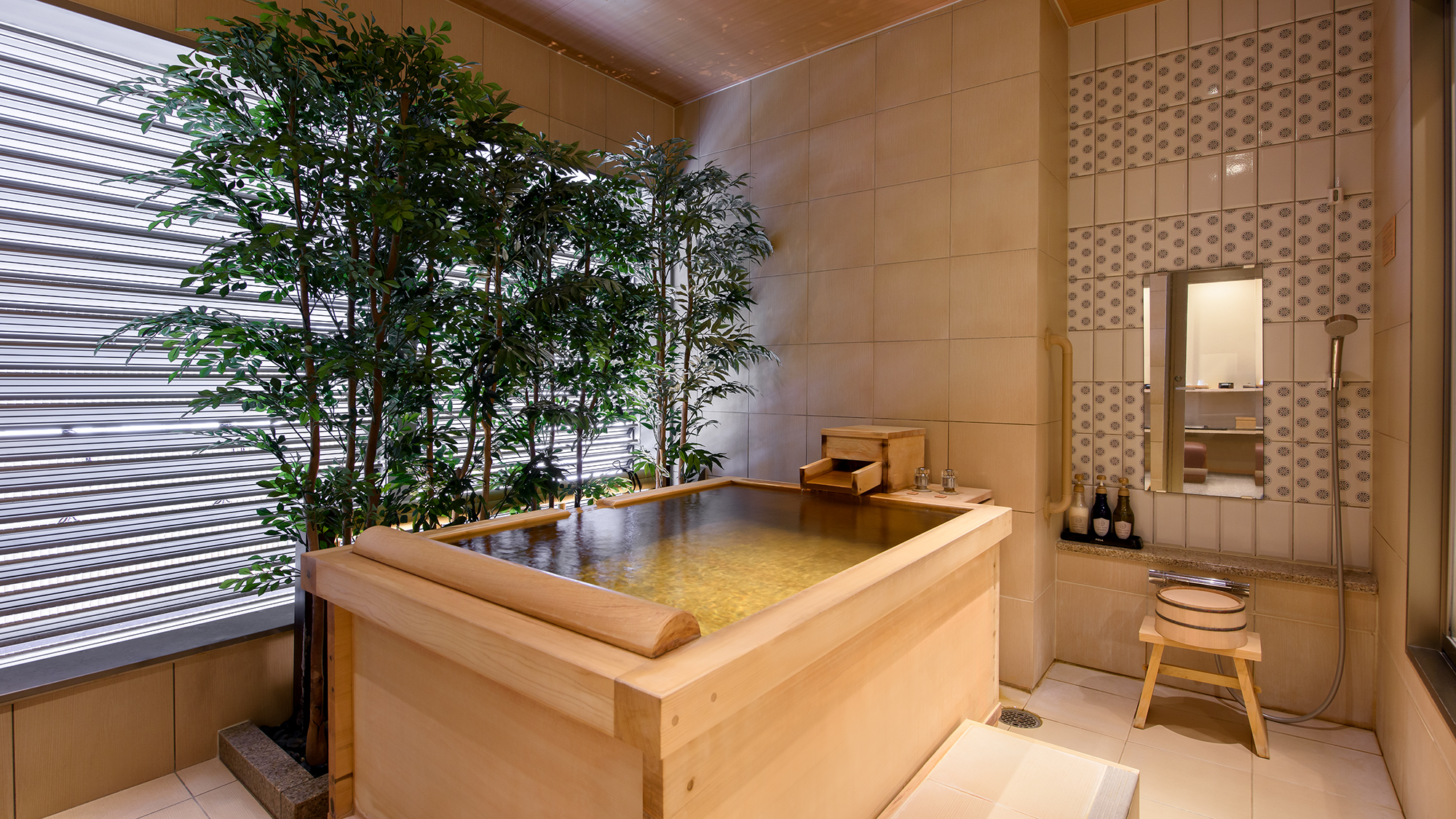 F【本館/54平米～】和室12.5畳＋檜の源泉室内露天風呂付き（一例）