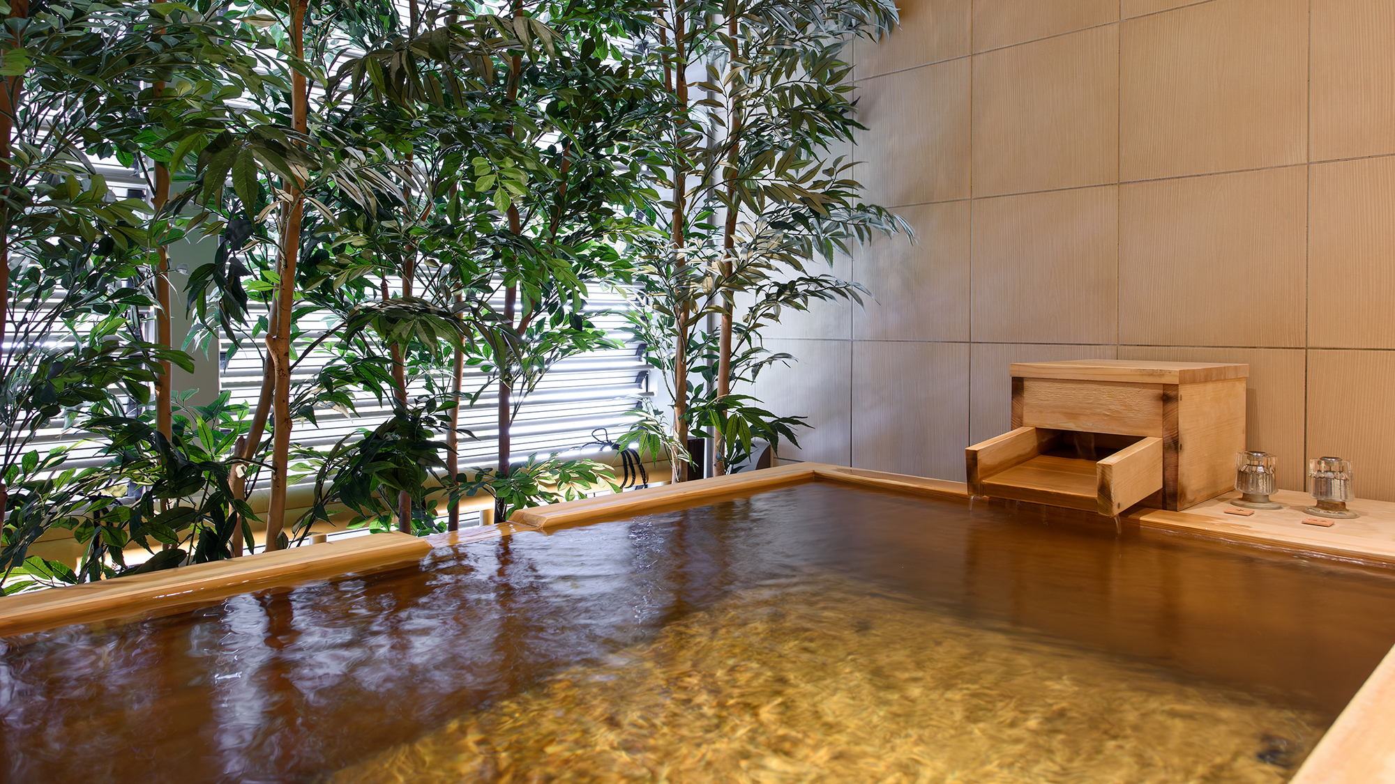 F【本館/54平米～】和室12.5畳＋檜の源泉室内露天風呂付き（一例）