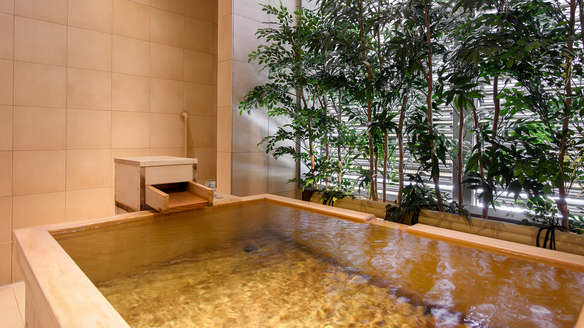 L【本館/68平米～】和室13.5畳＋檜の源泉室内露天風呂付き（一例）