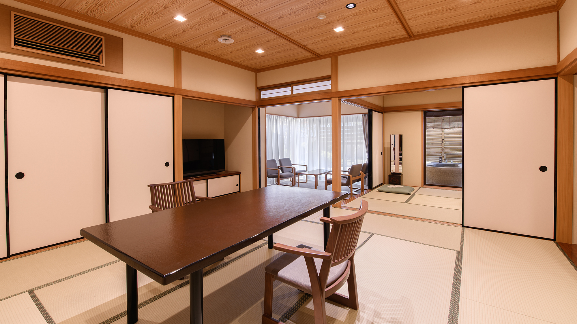 R【本館/68平米～】和室(全タイプ計15畳以上)＋源泉露天風呂付き（一例）