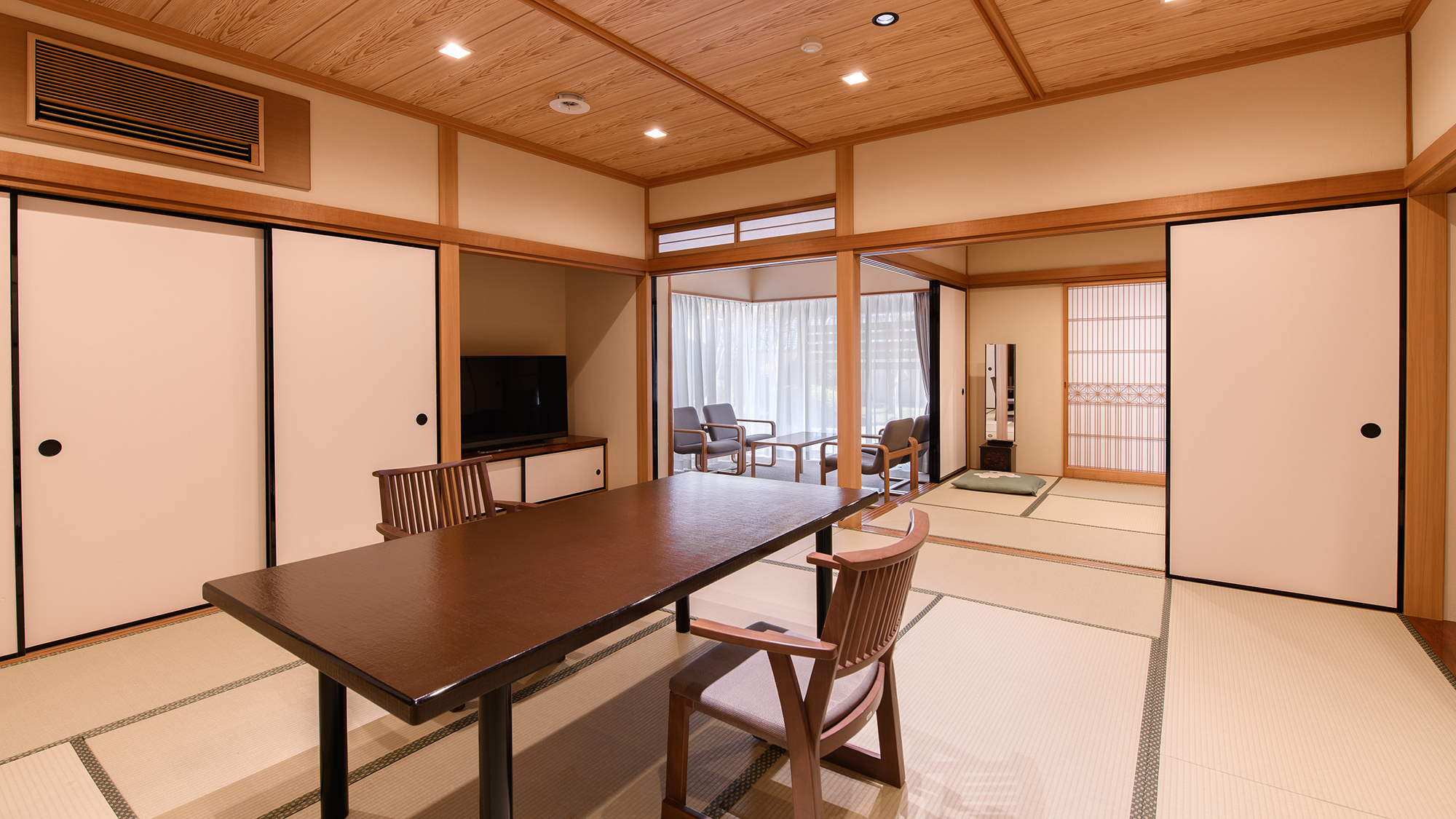 R【本館/68平米～】和室(全タイプ計15畳以上)＋源泉露天風呂付き（一例）