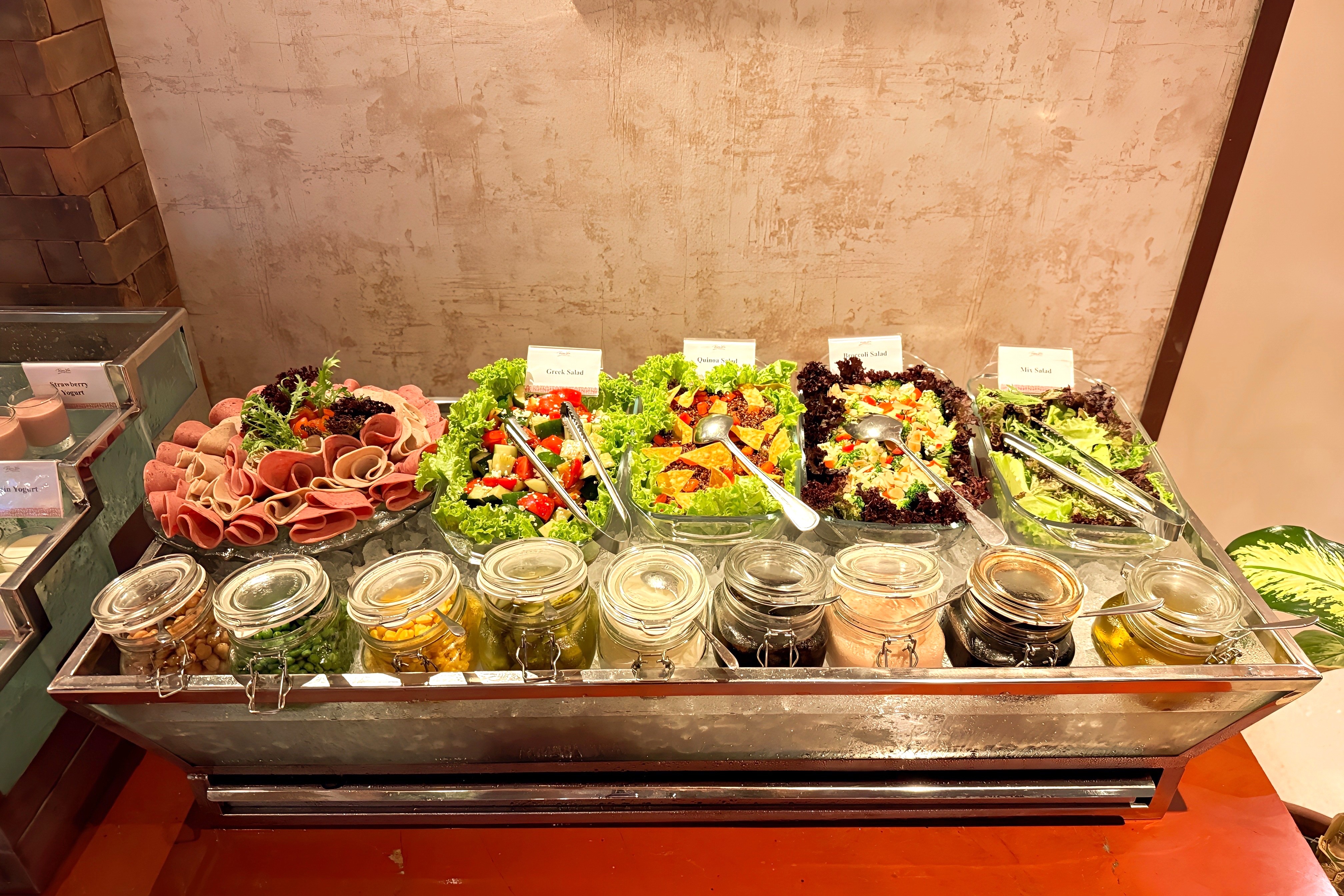 ロッソヴィヴォ『Rosso Vivo』レストラン - ビュッフェ式朝食