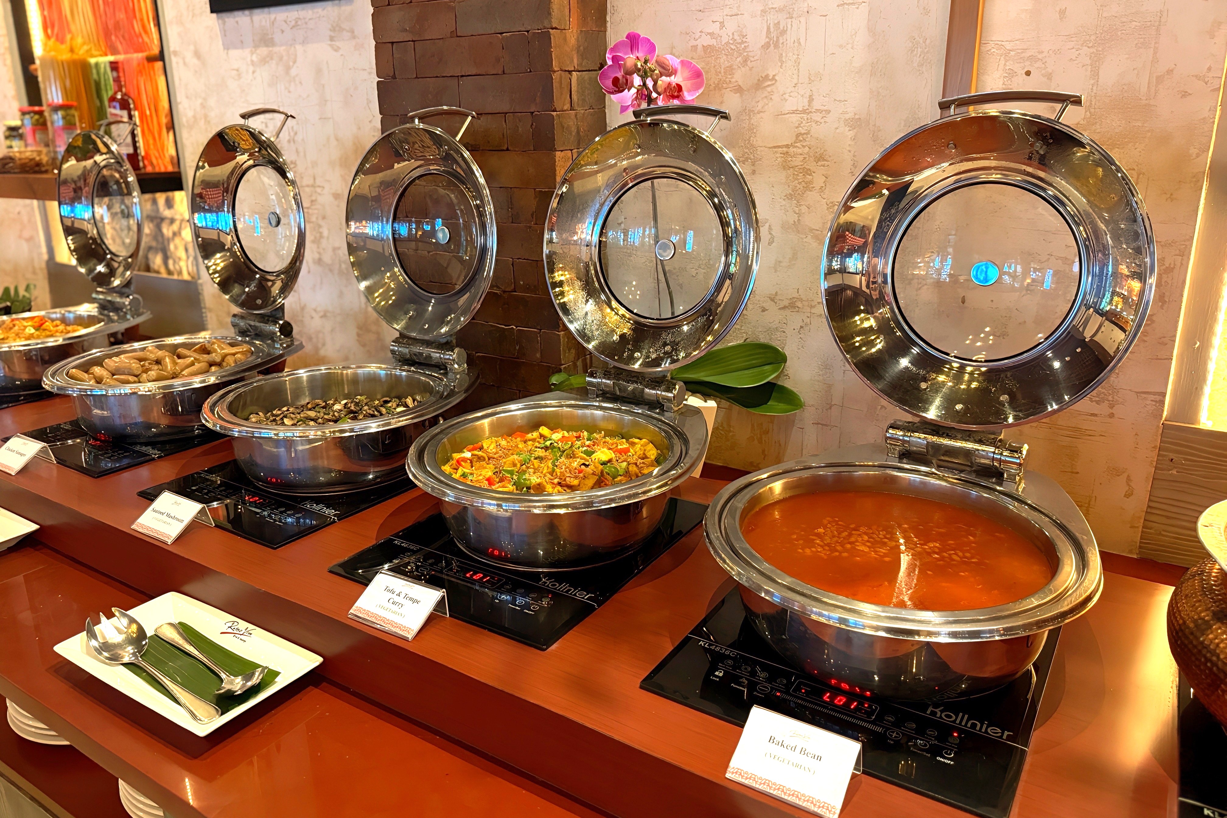 ロッソヴィヴォ『Rosso Vivo』レストラン - ビュッフェ式朝食