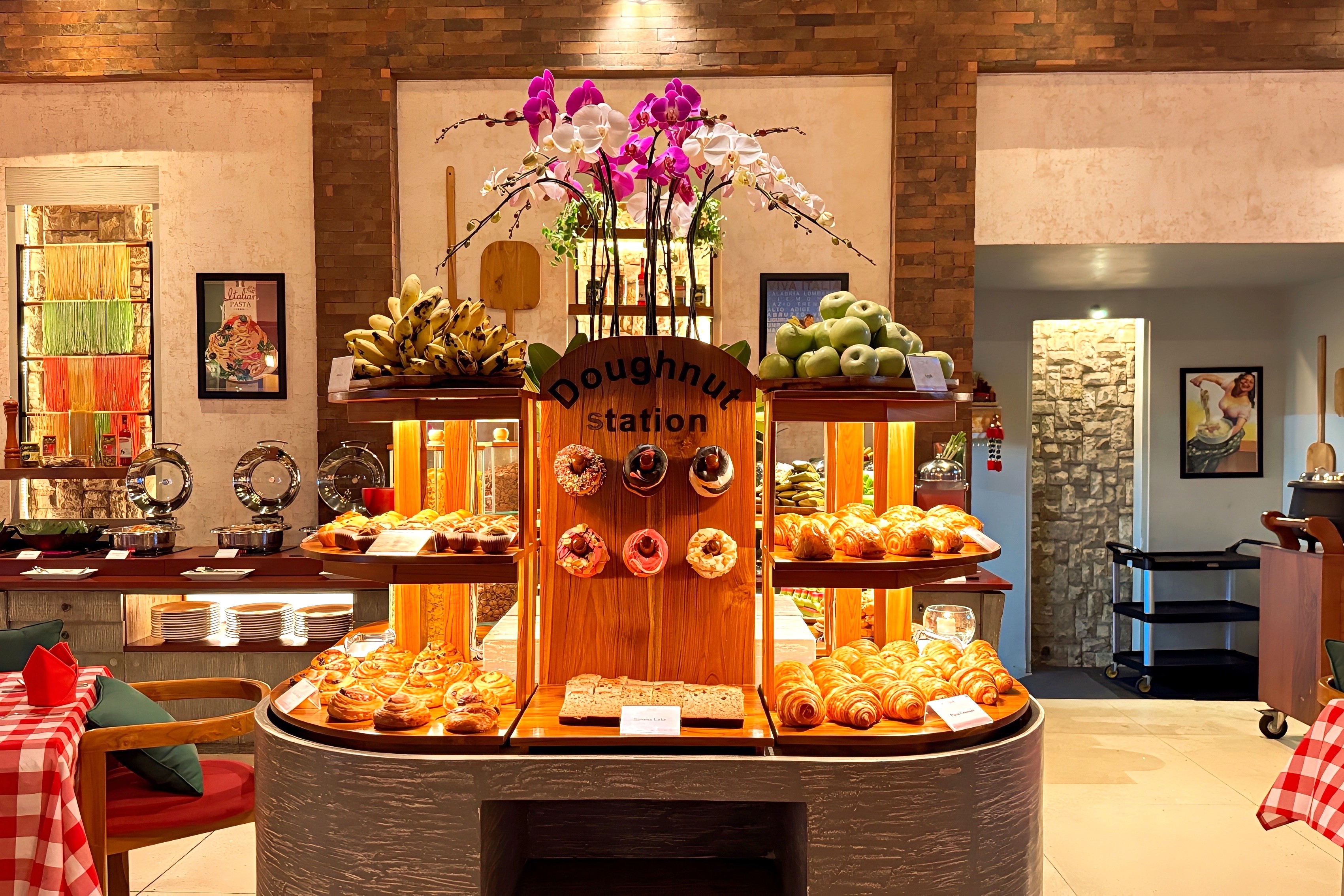 ロッソヴィヴォ『Rosso Vivo』レストラン - ビュッフェ式朝食