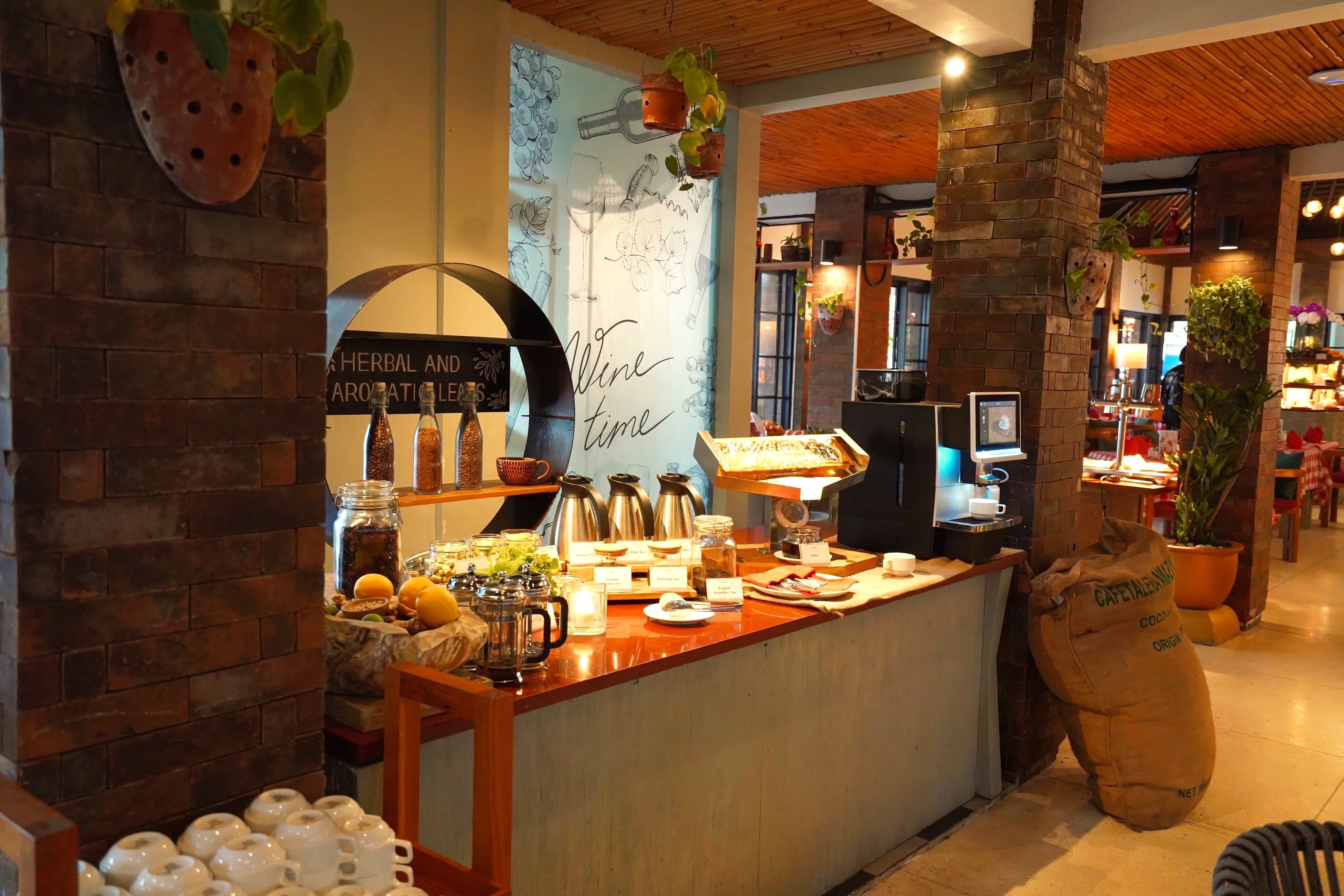 ロッソヴィヴォ『Rosso Vivo』レストラン - ビュッフェ式朝食