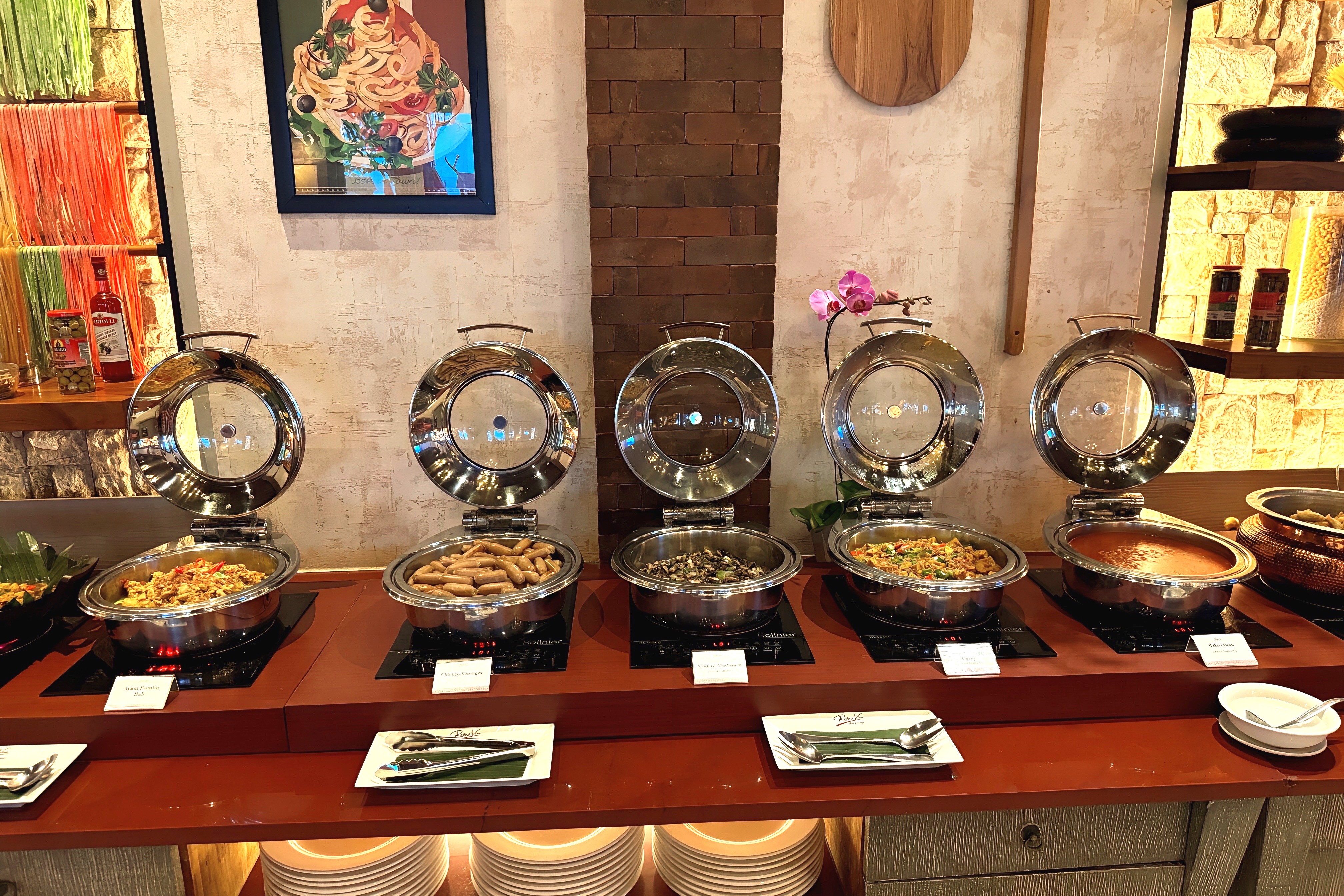 ロッソヴィヴォ『Rosso Vivo』レストラン - ビュッフェ式朝食