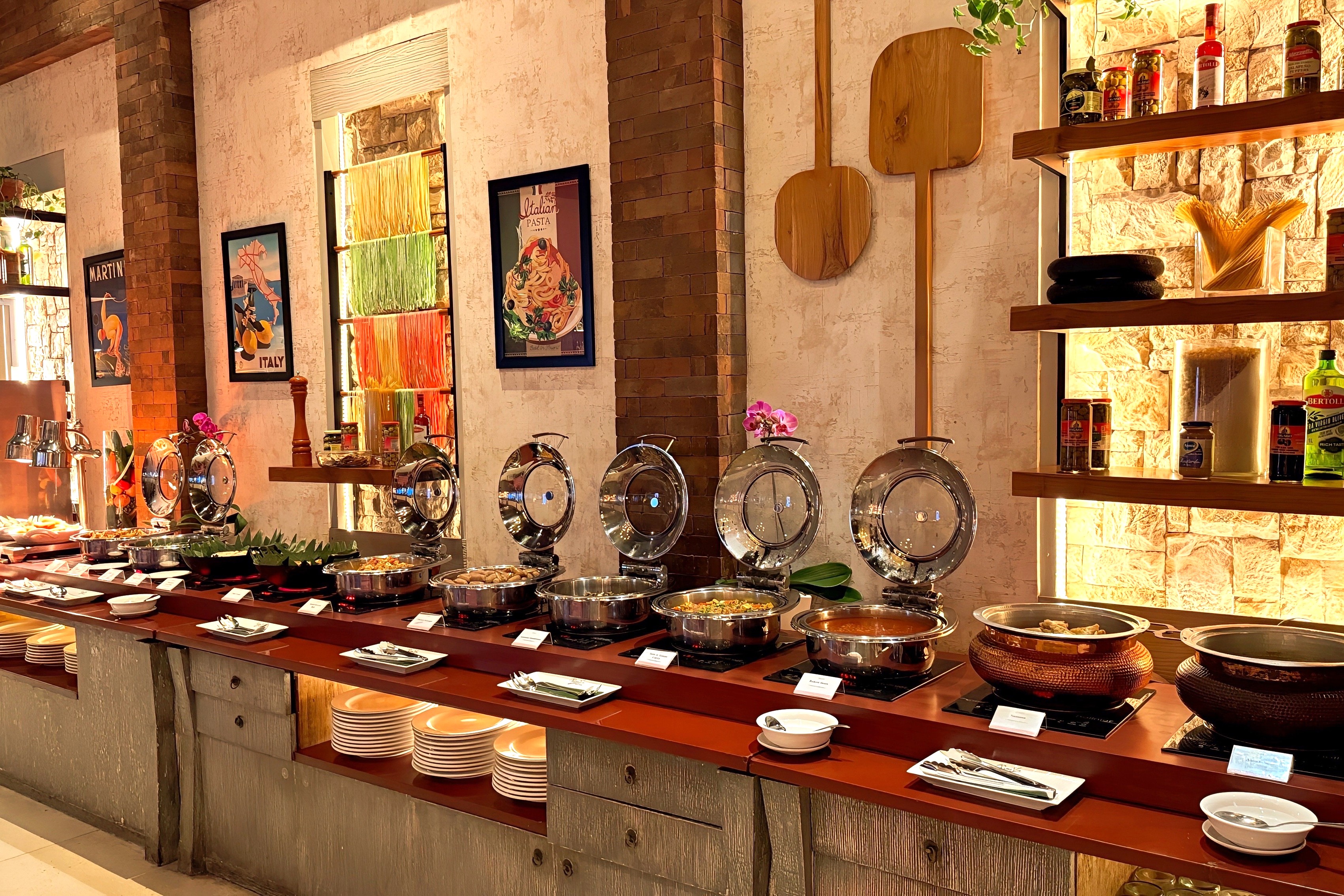 ロッソヴィヴォ『Rosso Vivo』レストラン - ビュッフェ式朝食