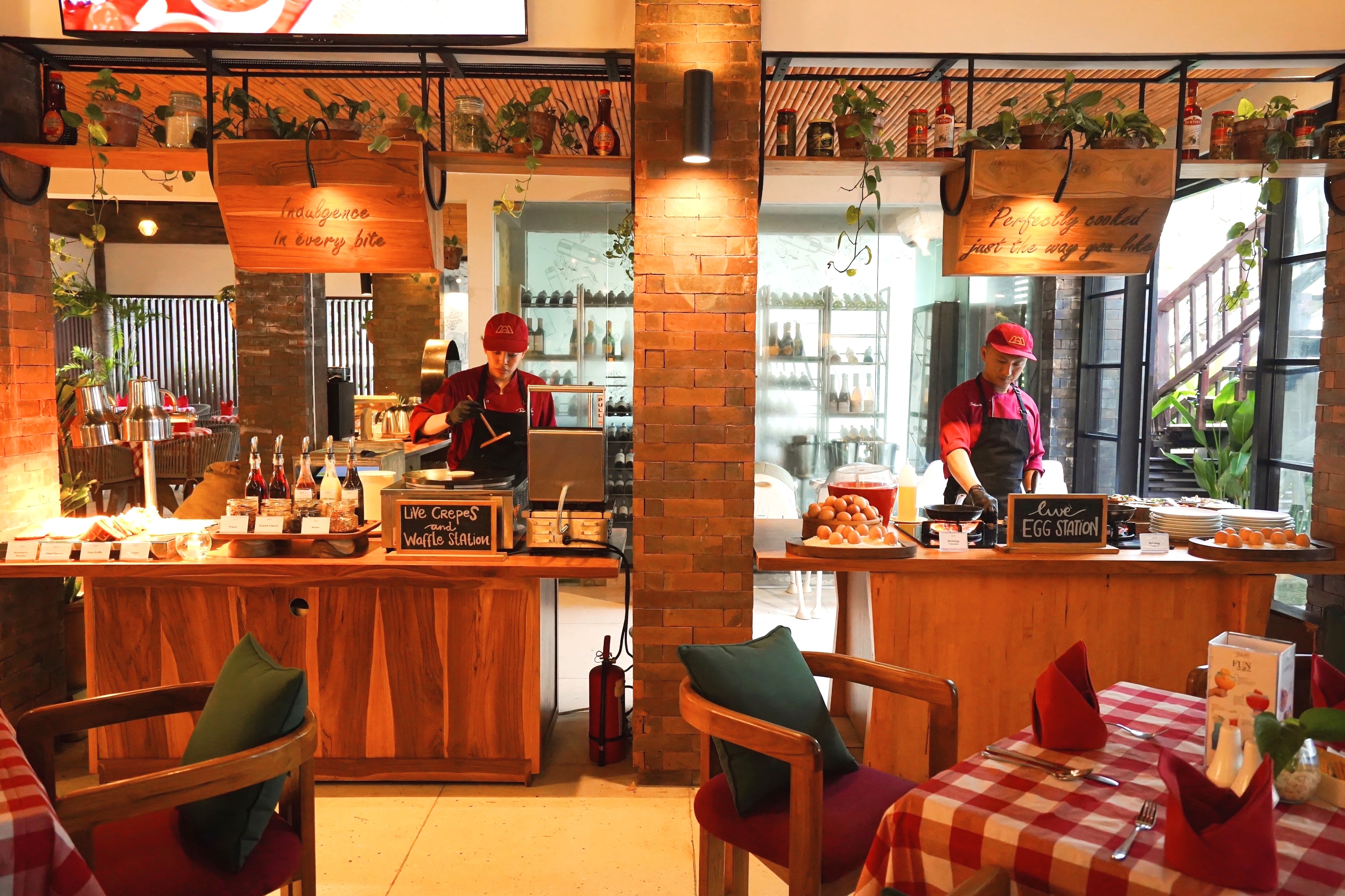 ロッソヴィヴォ『Rosso Vivo』レストラン - ビュッフェ式朝食