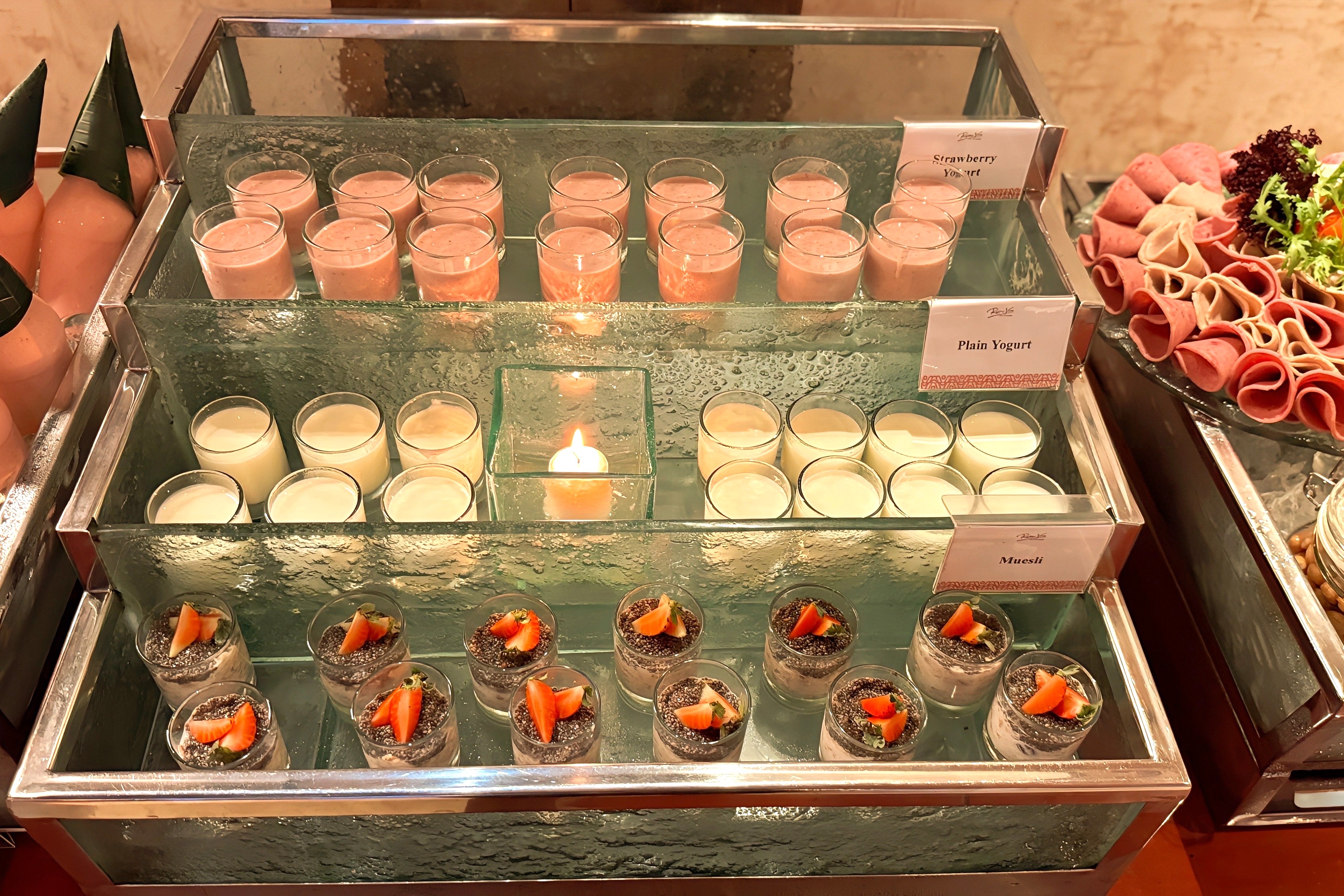 ロッソヴィヴォ『Rosso Vivo』レストラン - ビュッフェ式朝食