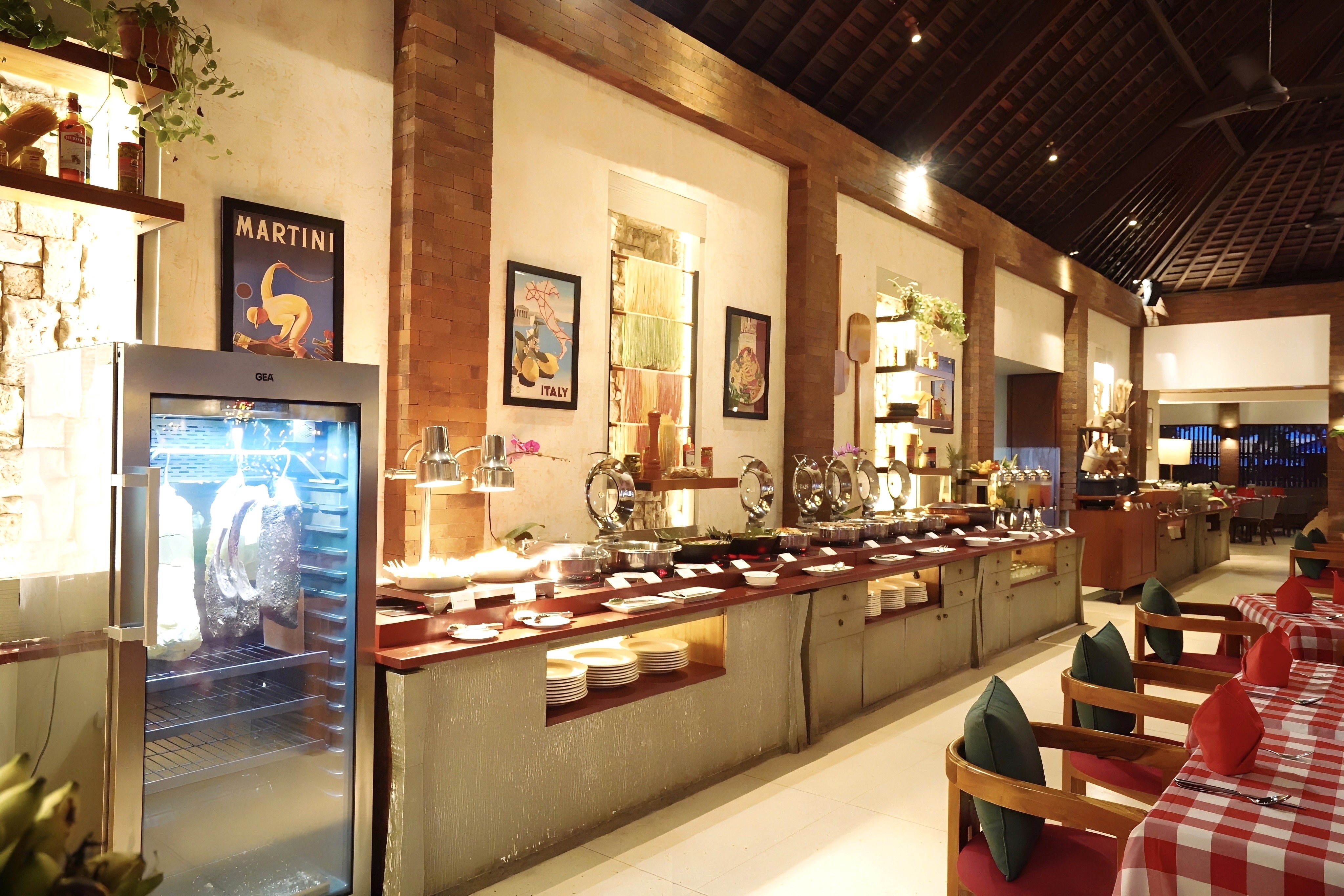 ロッソヴィヴォ『Rosso Vivo』レストラン - ビュッフェ式朝食