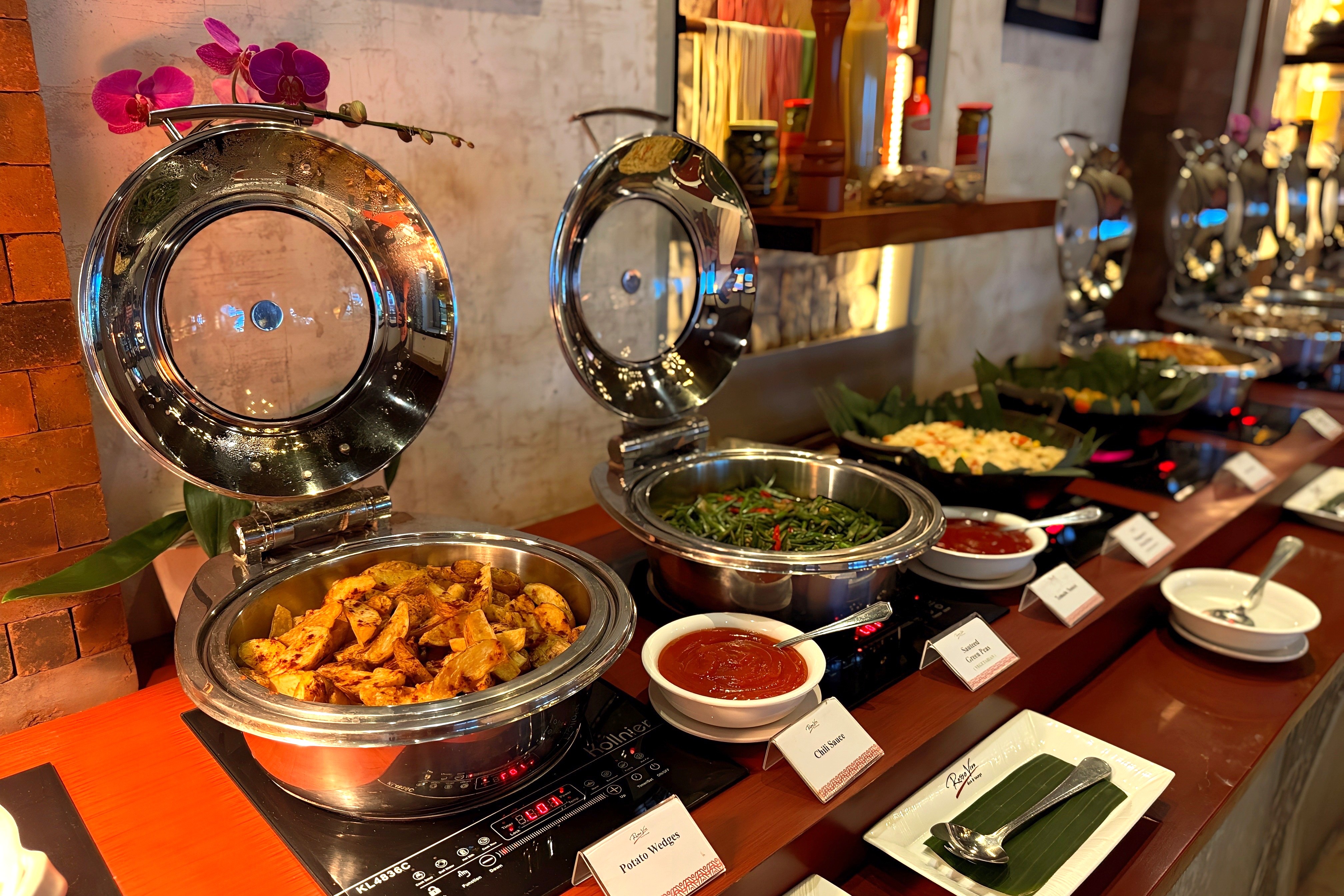 ロッソヴィヴォ『Rosso Vivo』レストラン - ビュッフェ式朝食