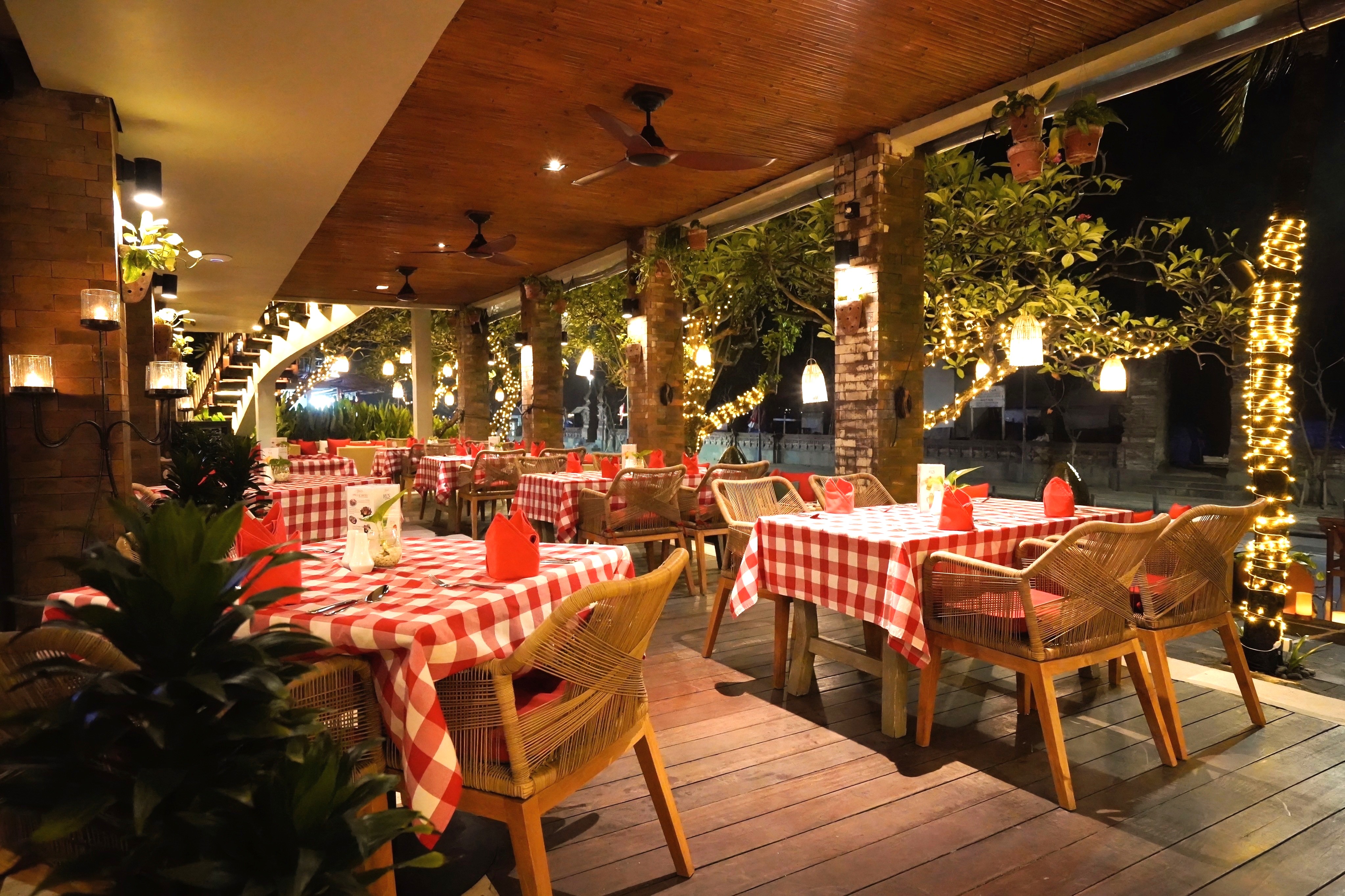 ロッソヴィヴォ『Rosso Vivo』レストラン