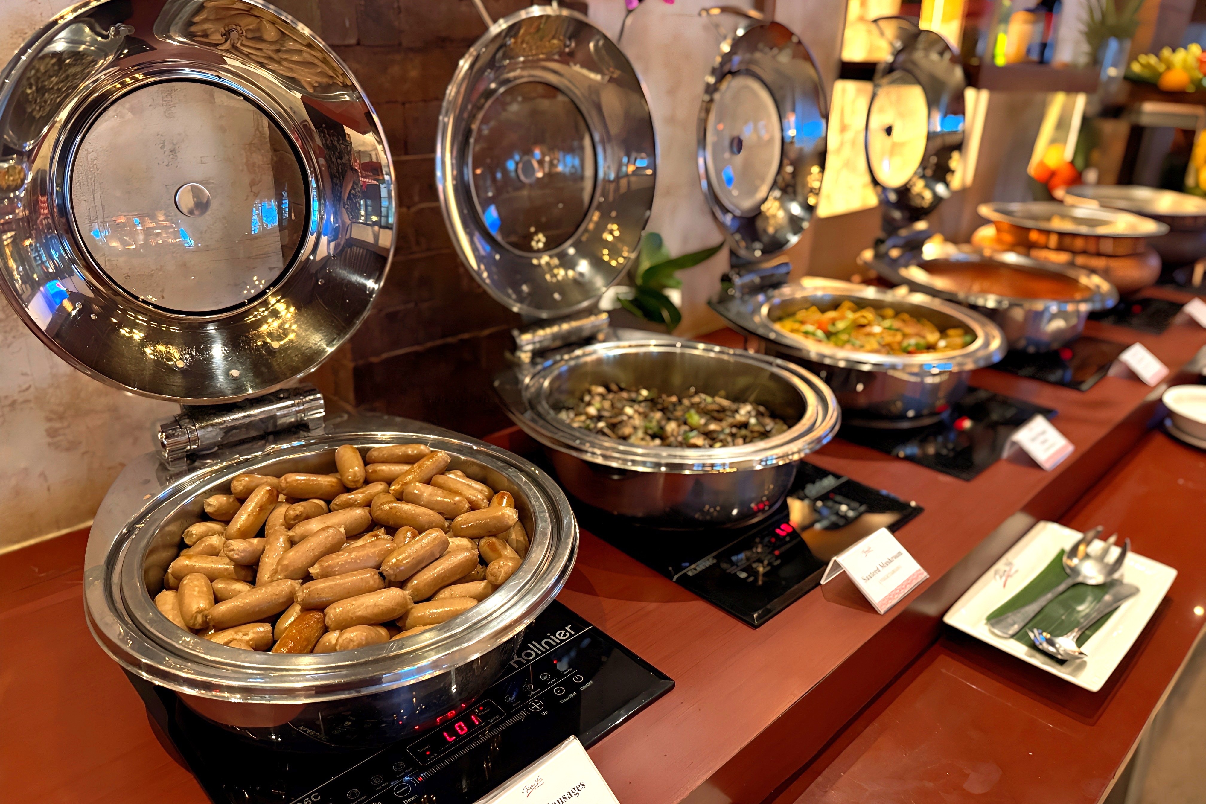 ロッソヴィヴォ『Rosso Vivo』レストラン - ビュッフェ式朝食