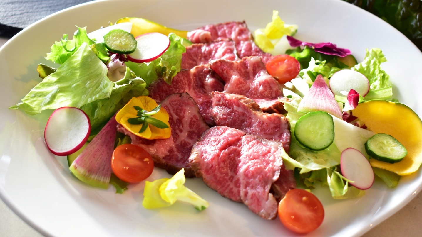 【春・会津牛】全国屈指の良質肉牛生産地から「ふくしま会津牛」／食感楽しむ牛のたたき付き＜夕朝食付＞