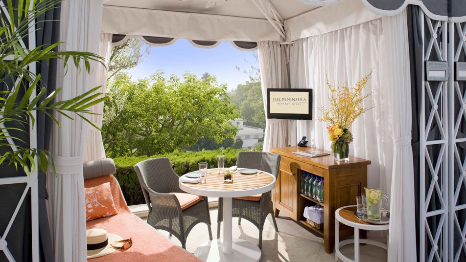 プールサイドのカバナ席