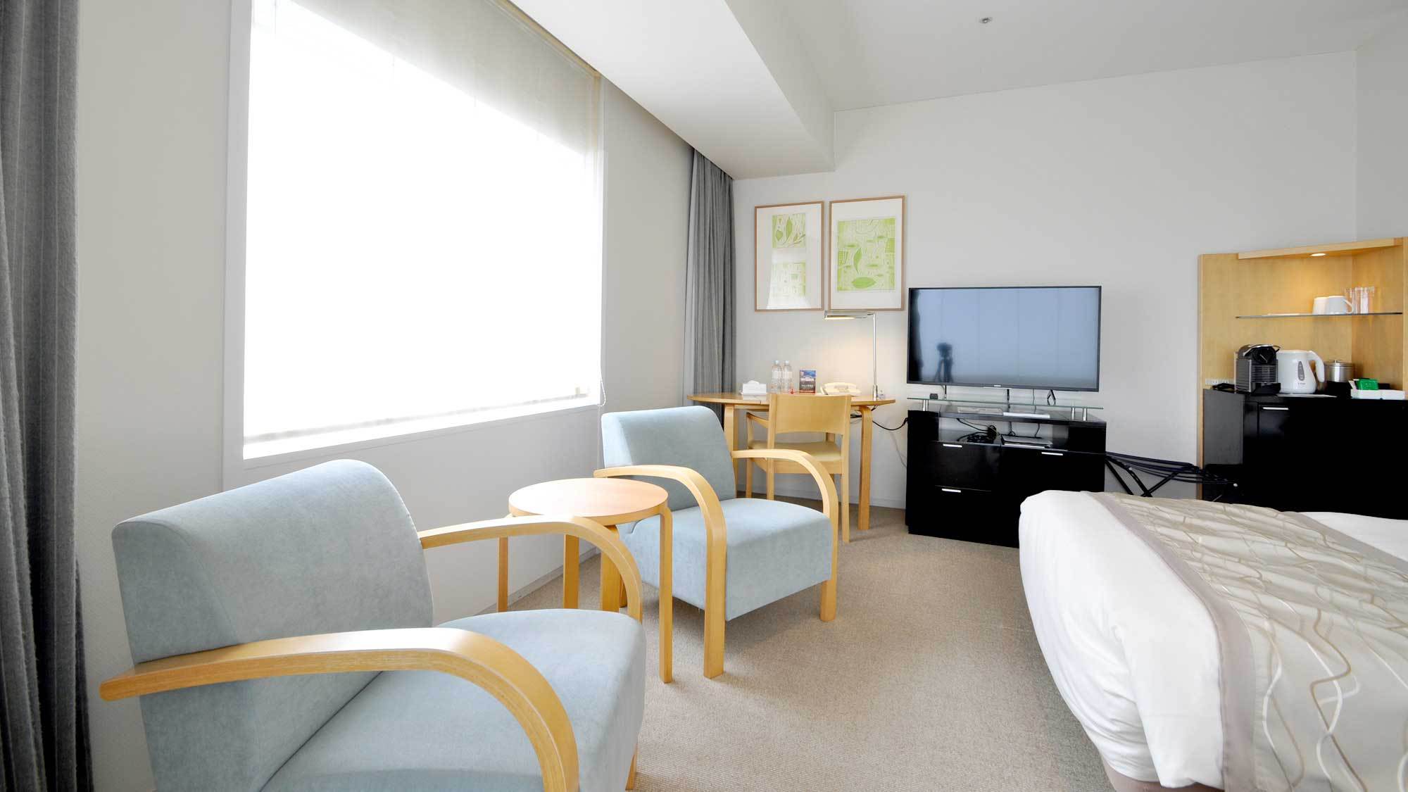 【コーナーデラックスツイン】昼の室内3