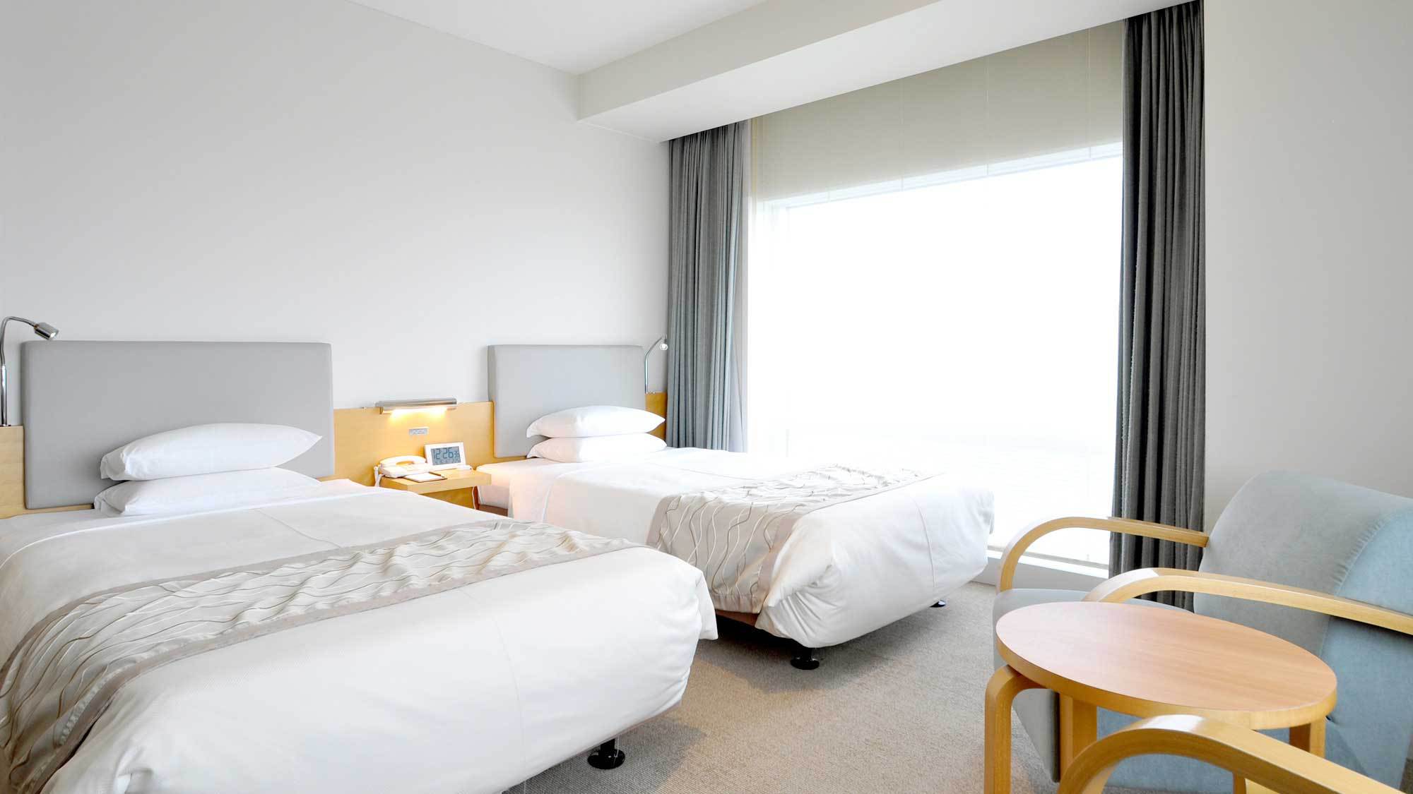 【コーナーデラックスツイン】昼の室内2