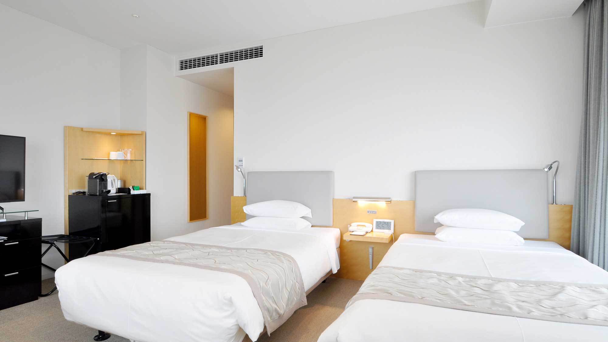 【コーナーデラックスツイン】昼の室内1