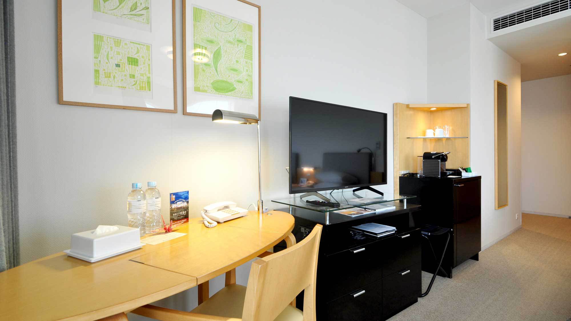 【コーナーデラックスツイン】デスク