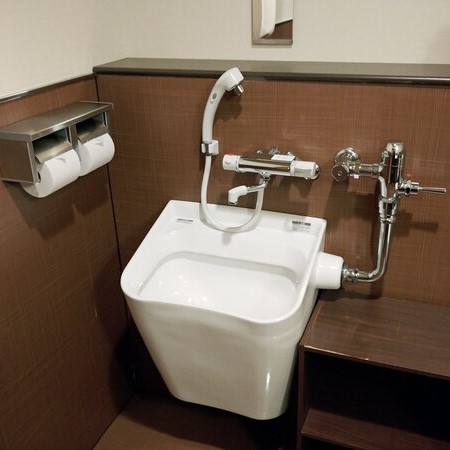 【設置場所：2階】パブリックトイレ　オストメイト完備