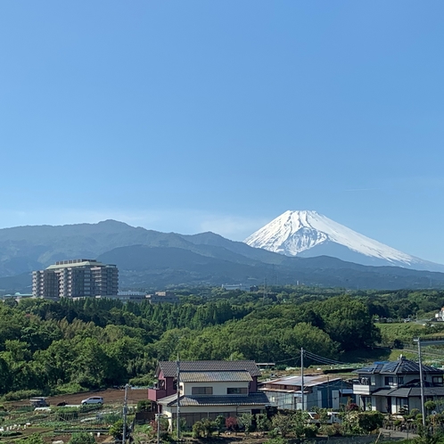 ホテルからの静岡がんセンターと富士山