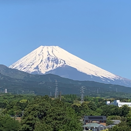 ホテル近くよりゴールデンウィークの富士山を撮影