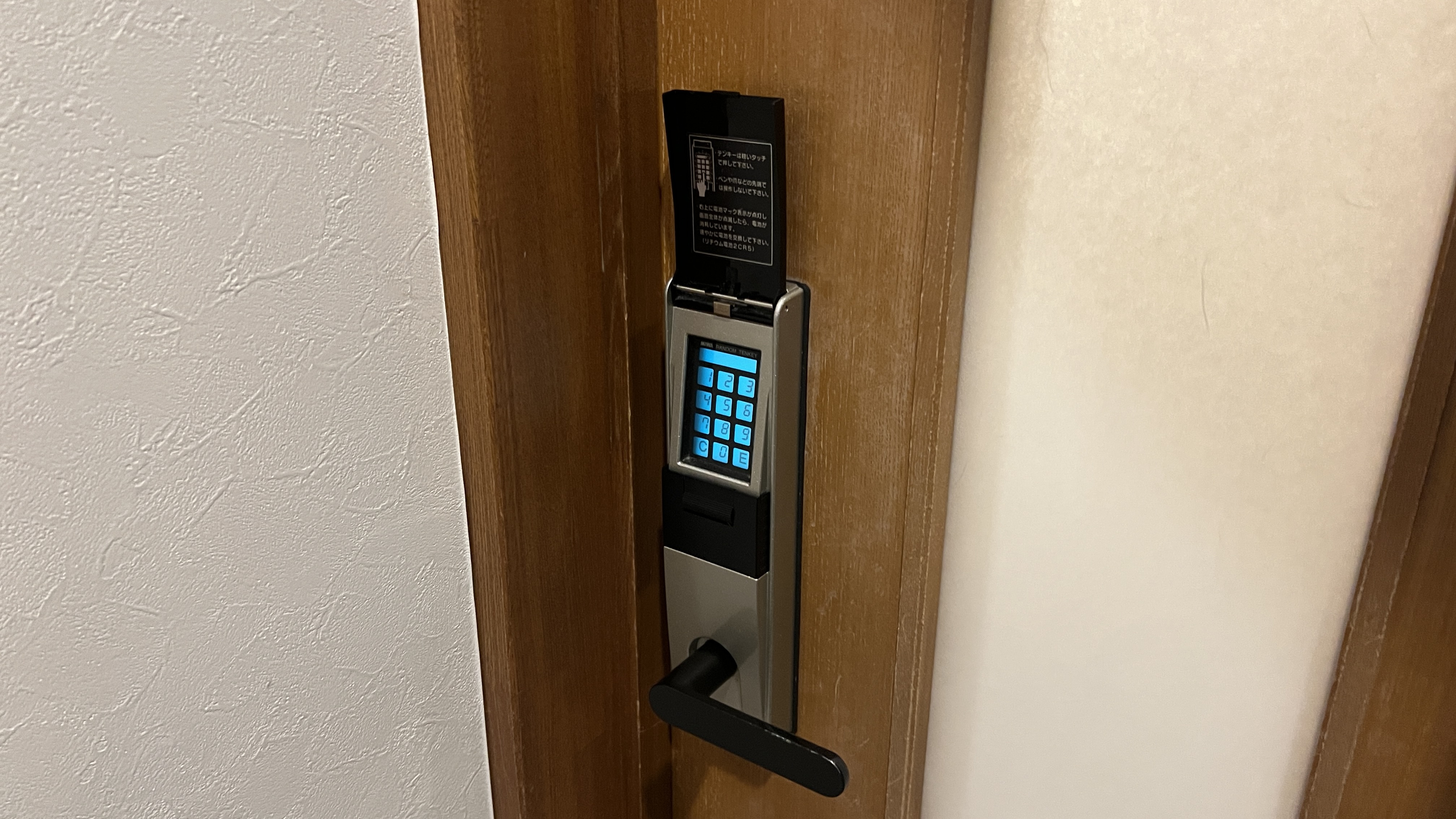 女性大浴場の暗証番号式ドアロック