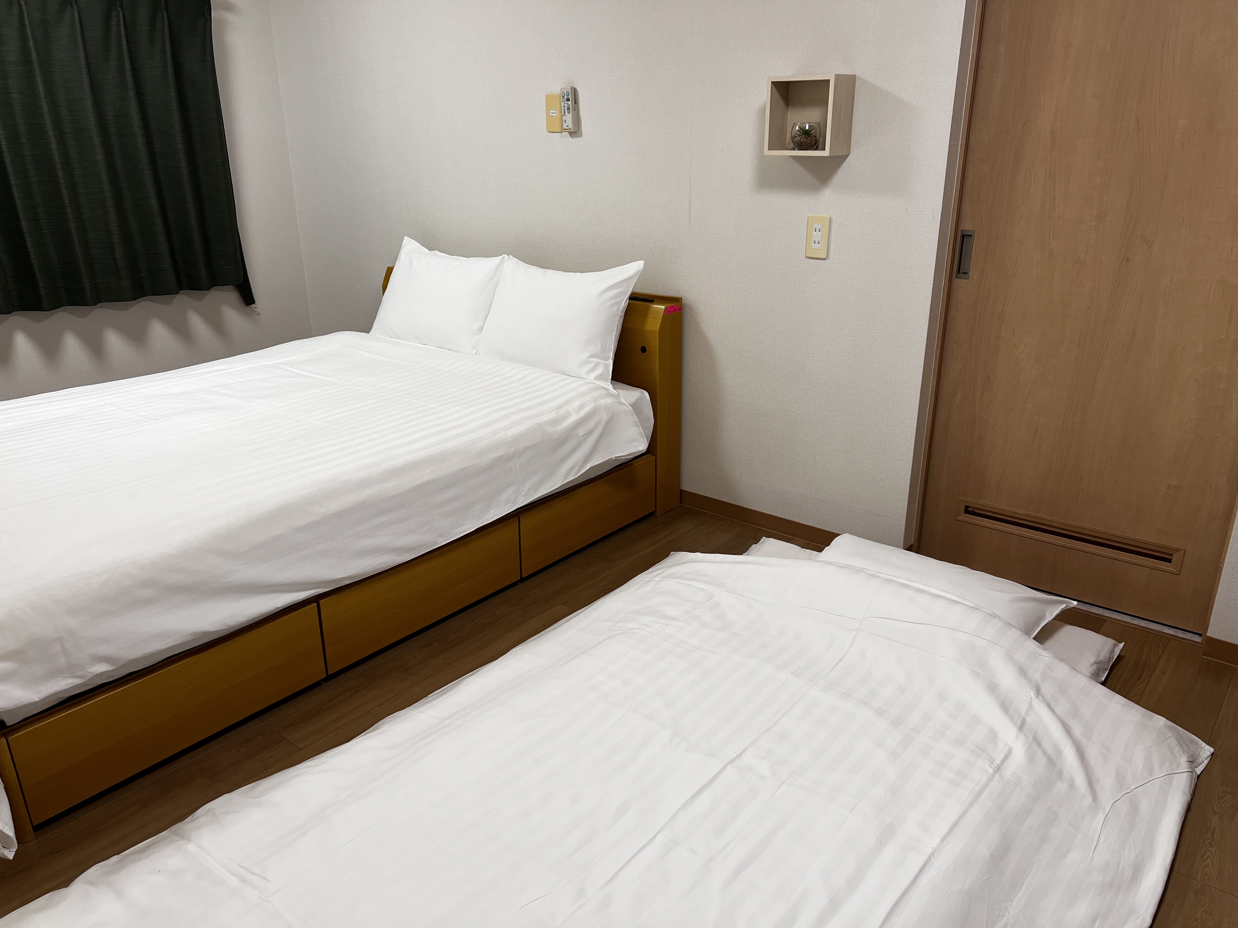 　大部屋　(ダブルベッド＋布団)