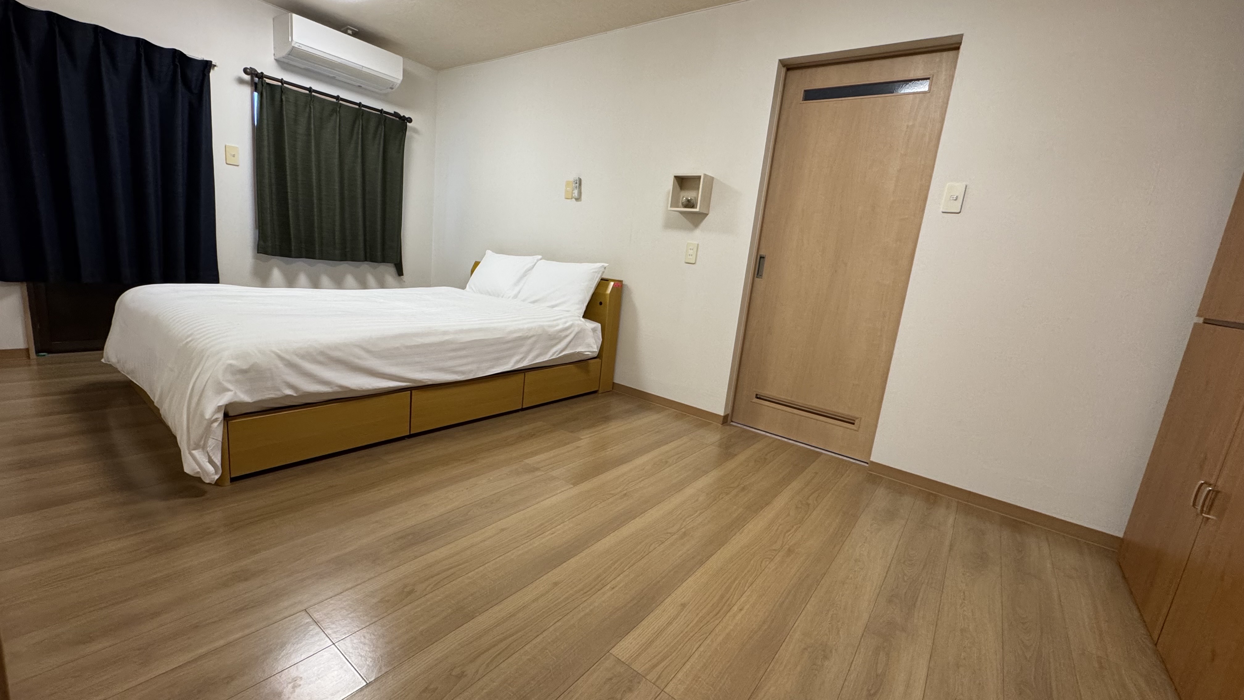 大部屋　ダブルベッド