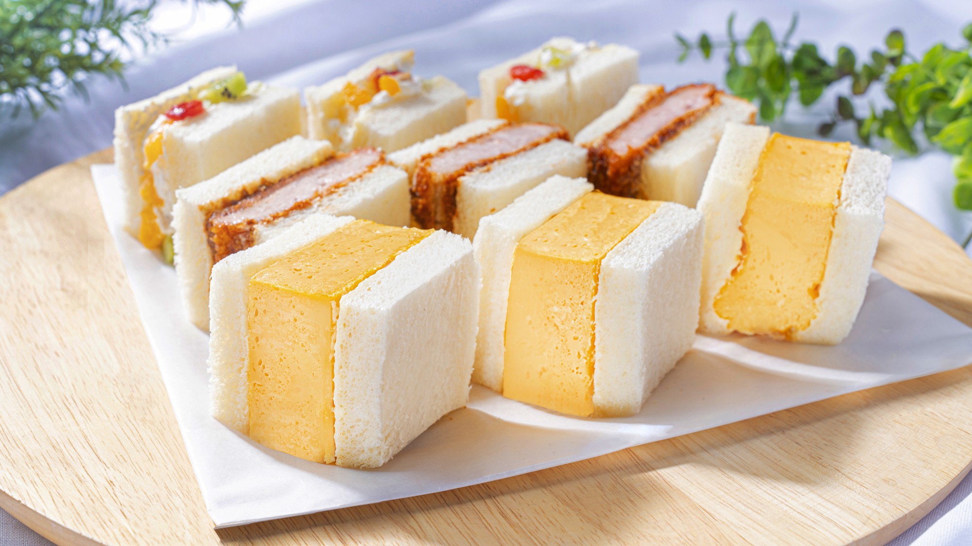 たまごサンド、カツサンド、フルーツサンド(日替わりメニュー)