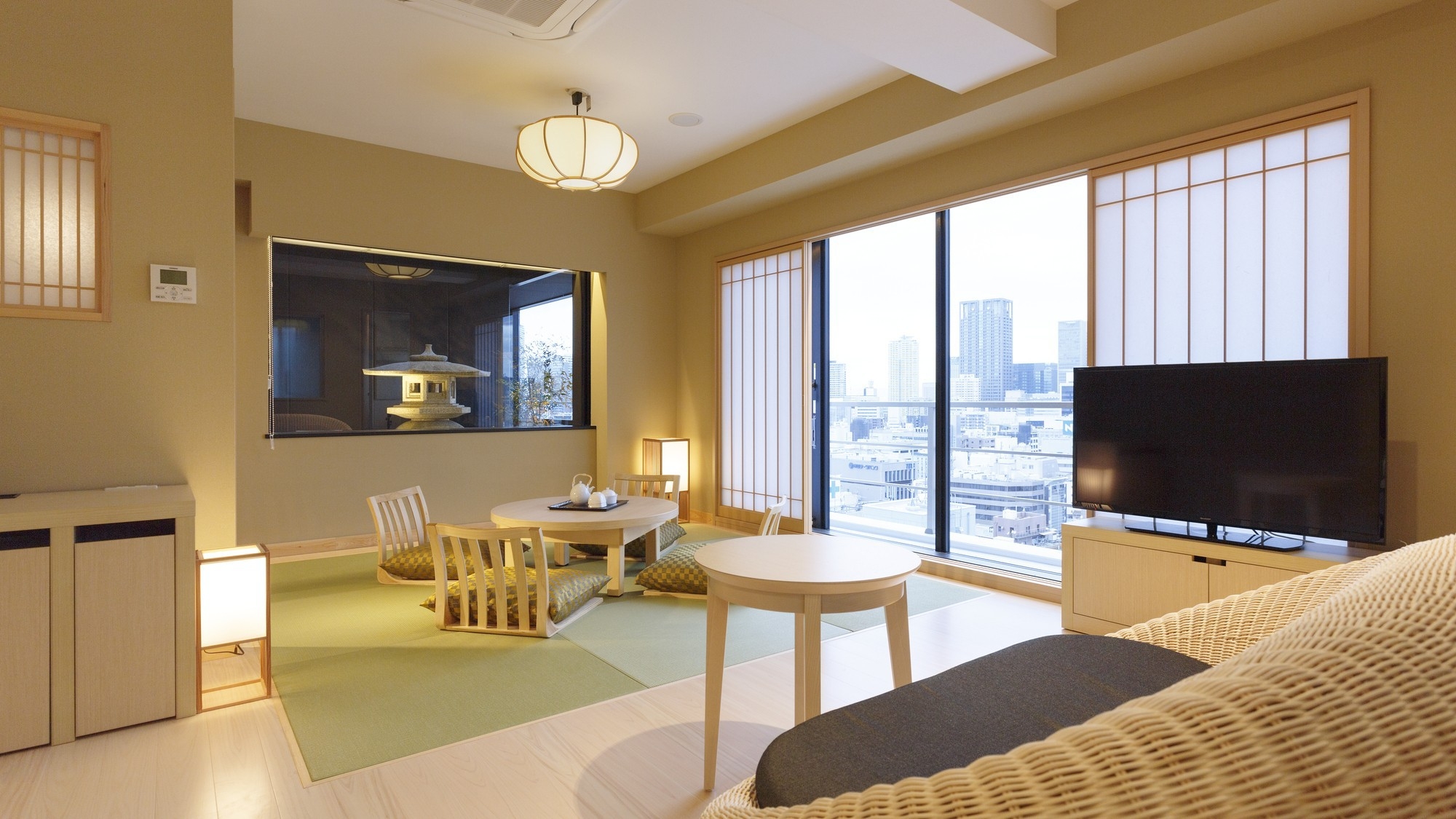 【クリスマスにもオススメ】高層階確約！ スパークリングワイン＆12時レイトアウト付プラン＜素泊まり＞