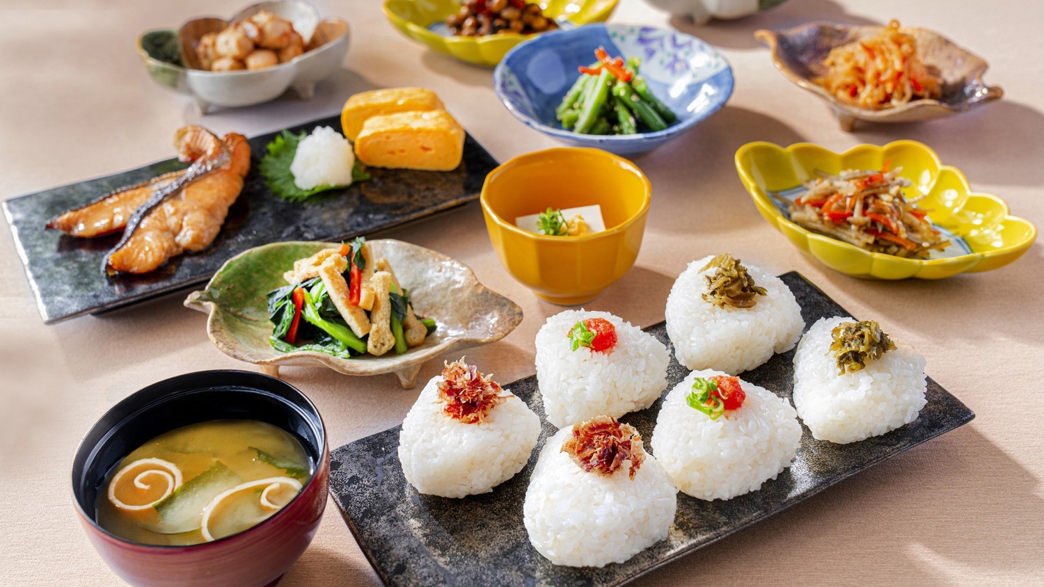 【ベーシック】梅田駅まで2駅！アツアツのたまご料理と日替わりのおにぎりを楽しもう♪＜朝食付＞