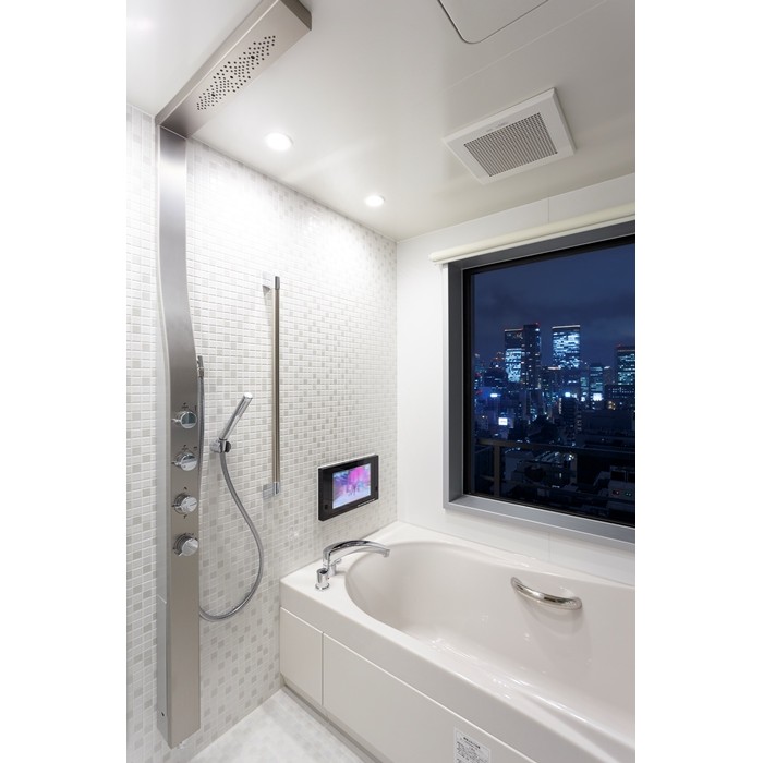 18・19階客室バスルーム_レインシャワーや打たせ湯の機能を備えております　※お部屋によって見え方が