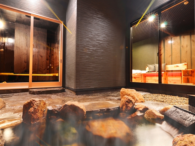 離れ【千器-senki-喫煙室】源泉かけ流し露天岩風呂＆内湯付き 泊食分離スタイル