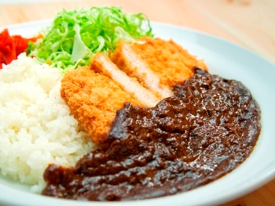 夕食レストラン「和み」の上田カツカレー（メニュー一例）