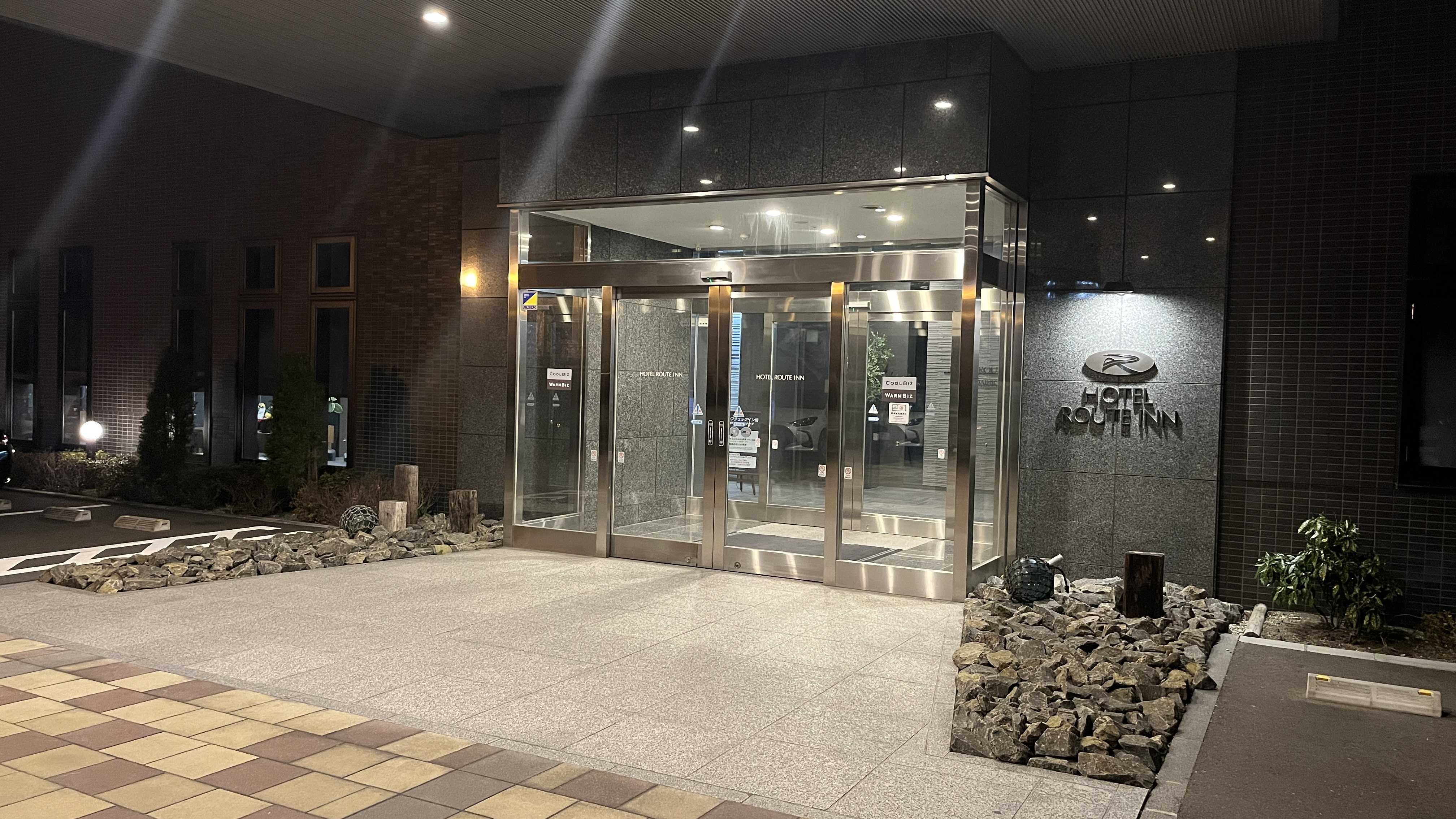 ホテル正面入り口